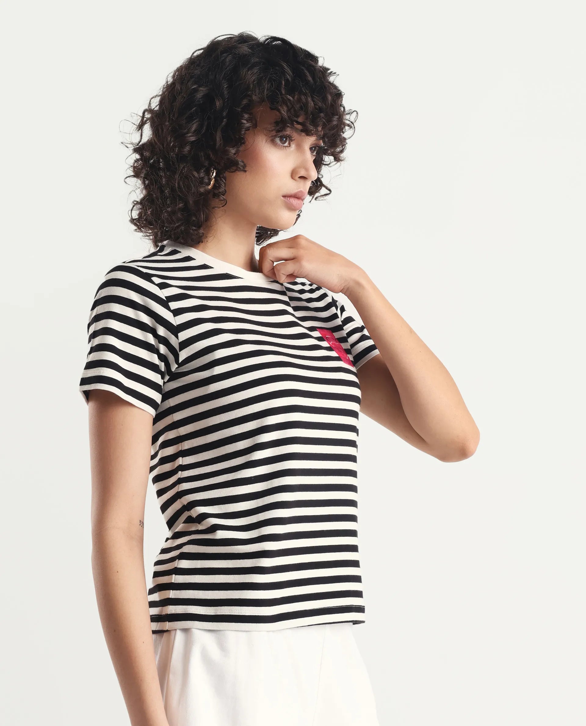 Rareism Women's Yaro Black Cotton Blend Crew Neck Graphic Print Regular Fit T-Shirt