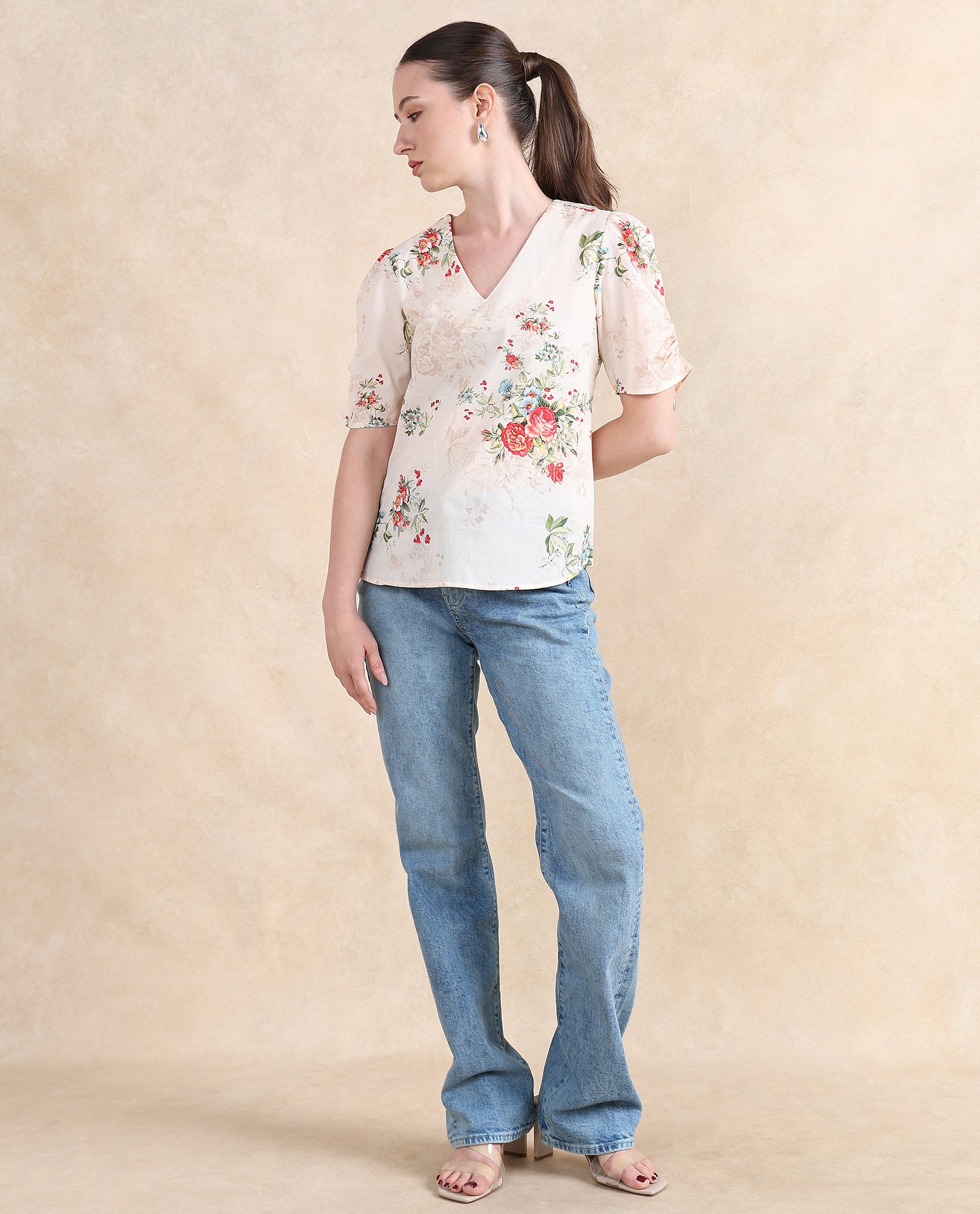 Rareism Women Zamora Multi Bell Sleeves V-Neck Cropped Floral Print Top