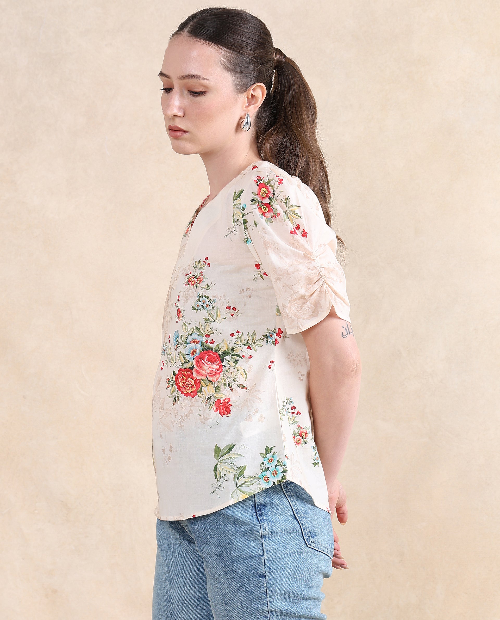 Rareism Women Zamora Multi Bell Sleeves V-Neck Cropped Floral Print Top