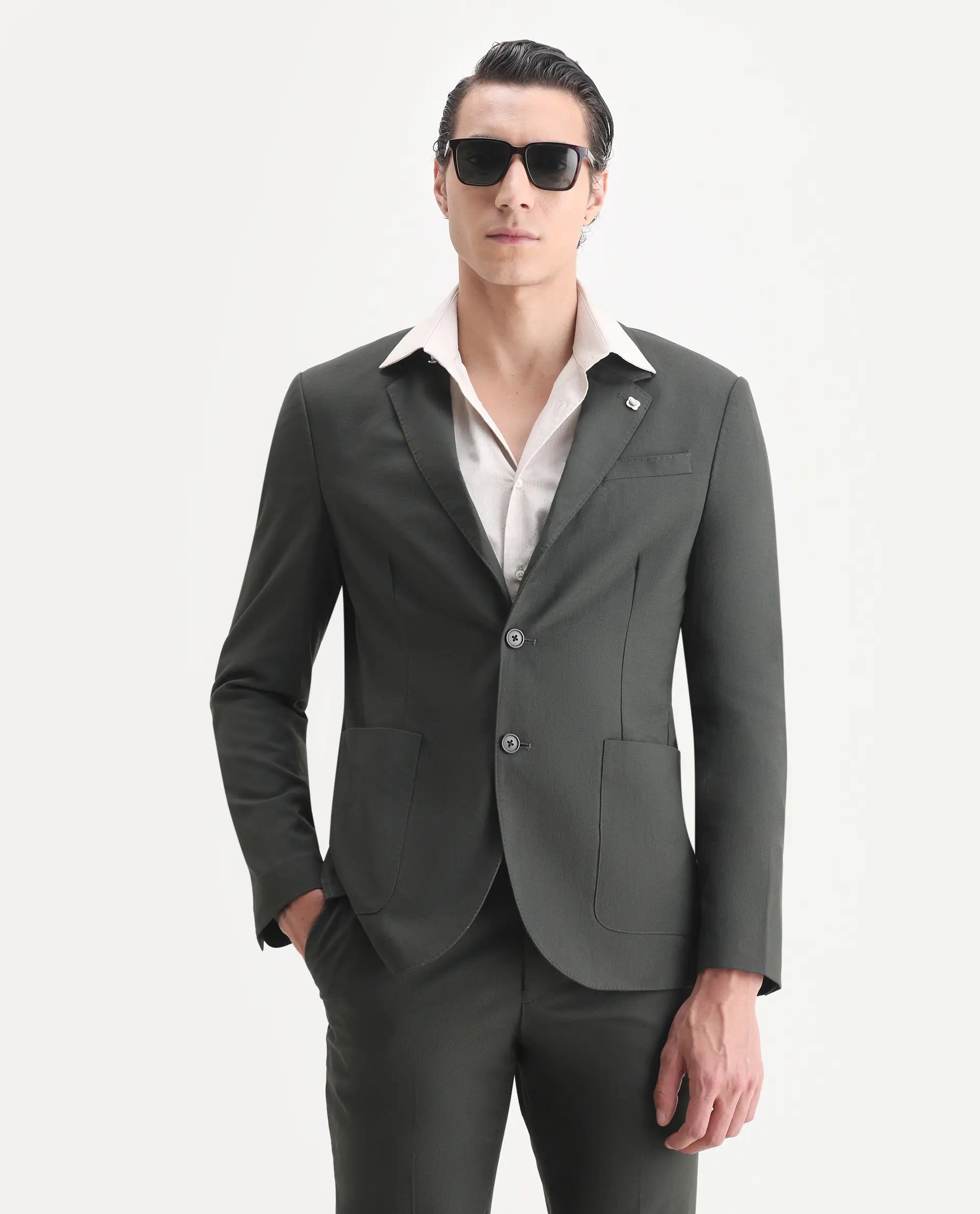 Rare Rabbit Men's Zanza Green Polyester Plain Tailored Fit Full Sleeve Lapel Neck Suits