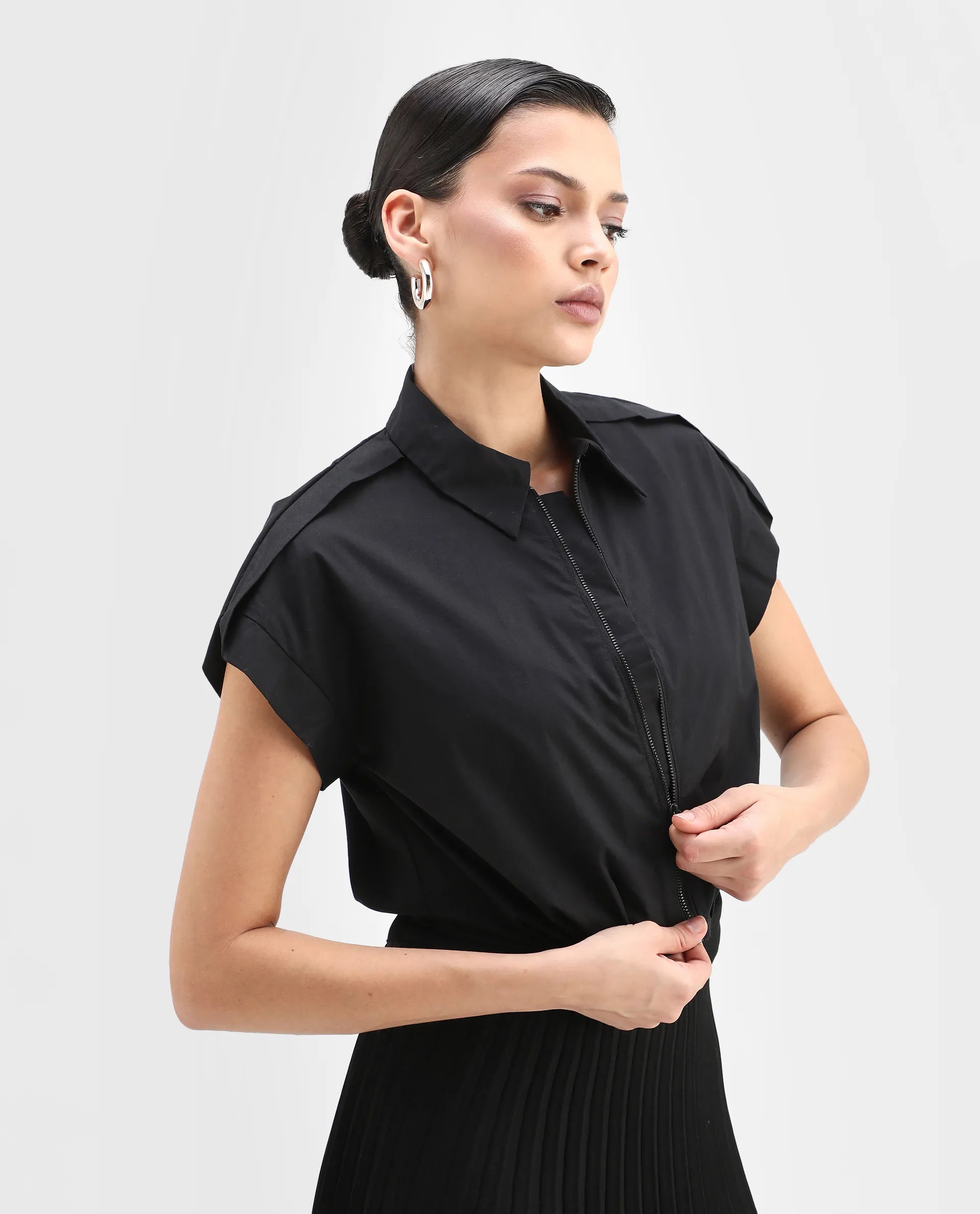 Rareism Women's Zuckery Black Cotton Blend Drop Collar Plain Extended Sleeves Crop Regular Fit Top