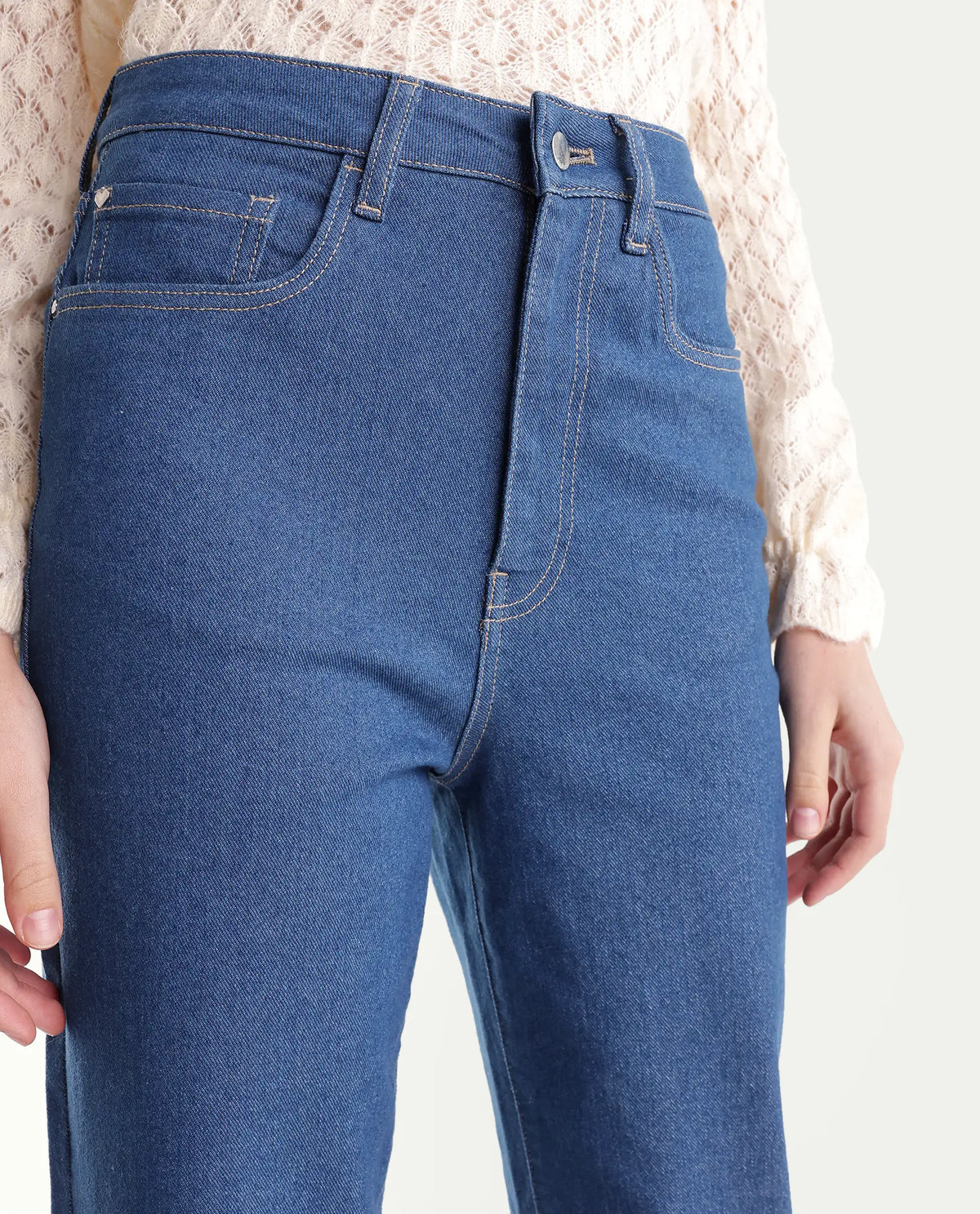 Rareism Women's Barol-2 Blue Cotton Blend Shank And Zipper Ankle Barrel Plain Jeans