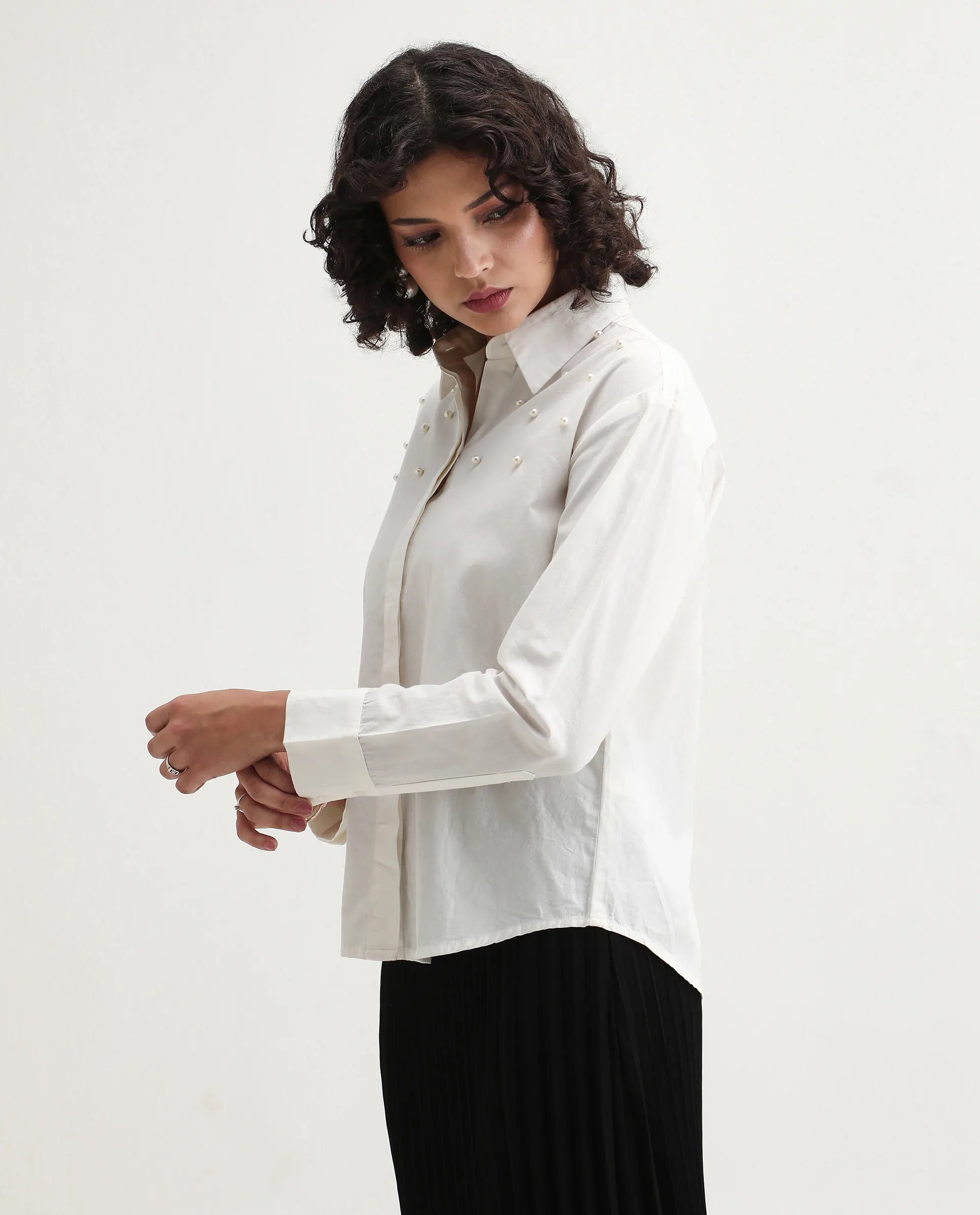 Rareism Women's Bhanik White Cotton Spread Collar Plain Cuffed Sleeve Regular Fit Shirt