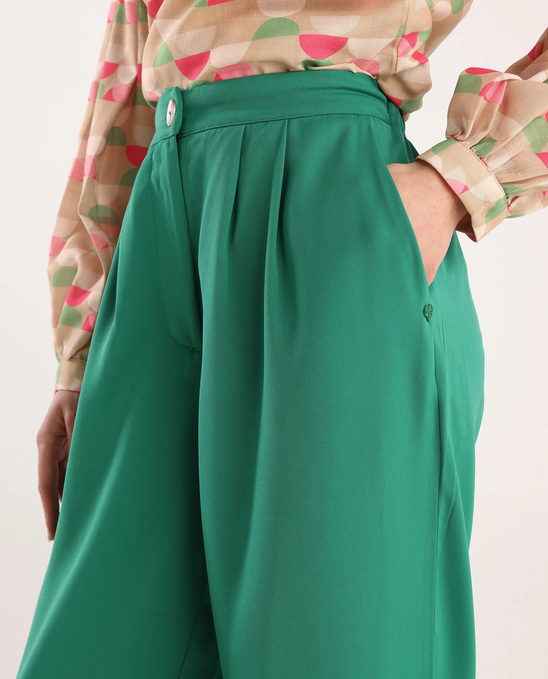 Rareism Women's Buell Green Polyester Plain Ankle Length Straight Fit Trouser