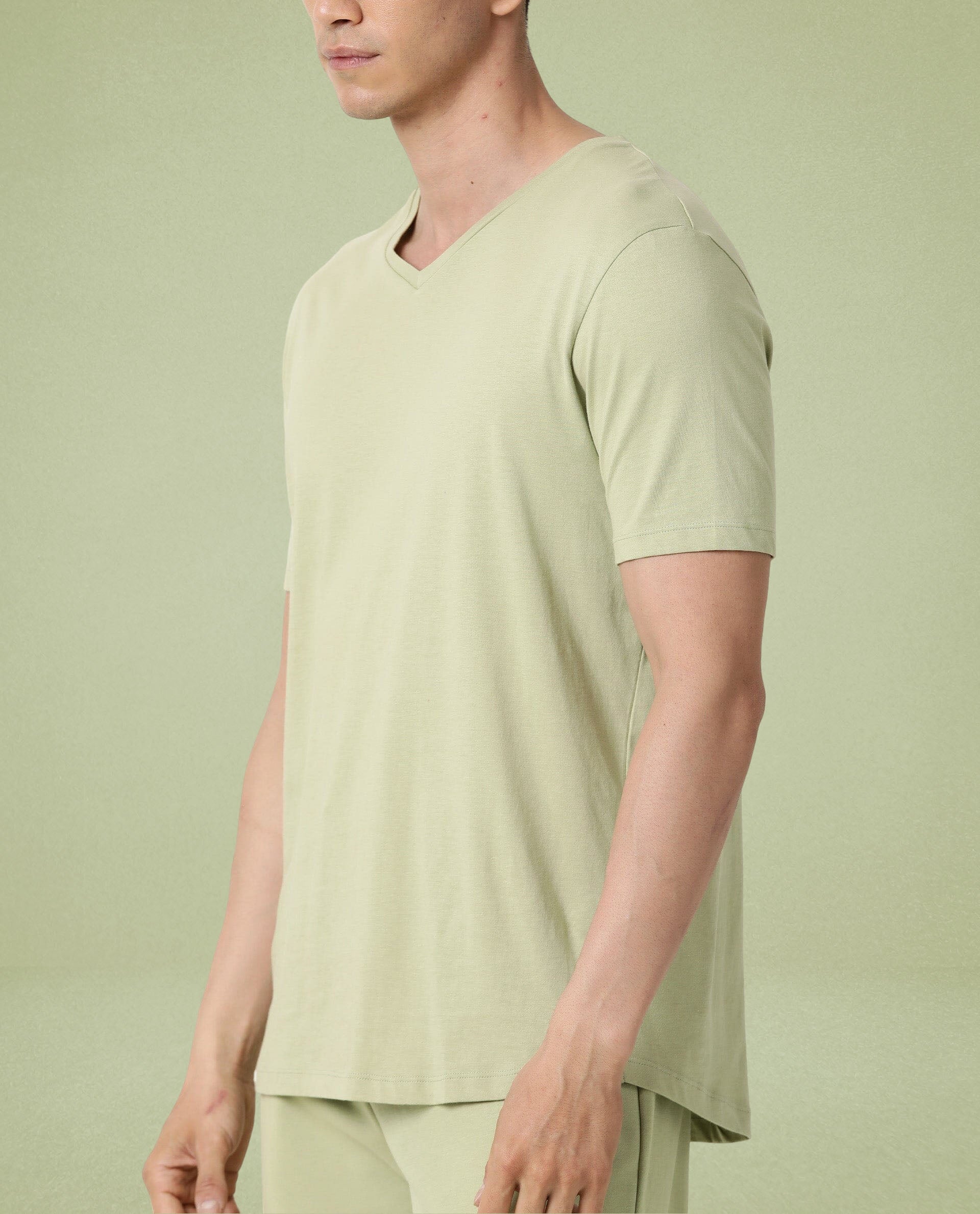 Rare Rabbit Articale Men's Cleok Green Solid V-Neck Relaxed Fit Half Sleeves T-Shirt