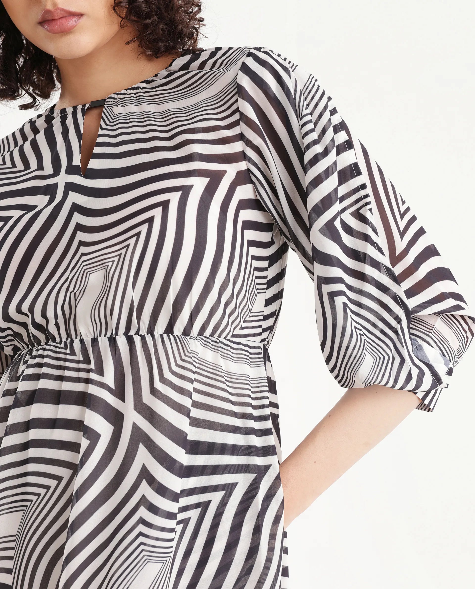 Rareism Women's Dilob Black Polyester Drop Collar Abstract Print Cuffed Sleeve Maxi Flared Dress