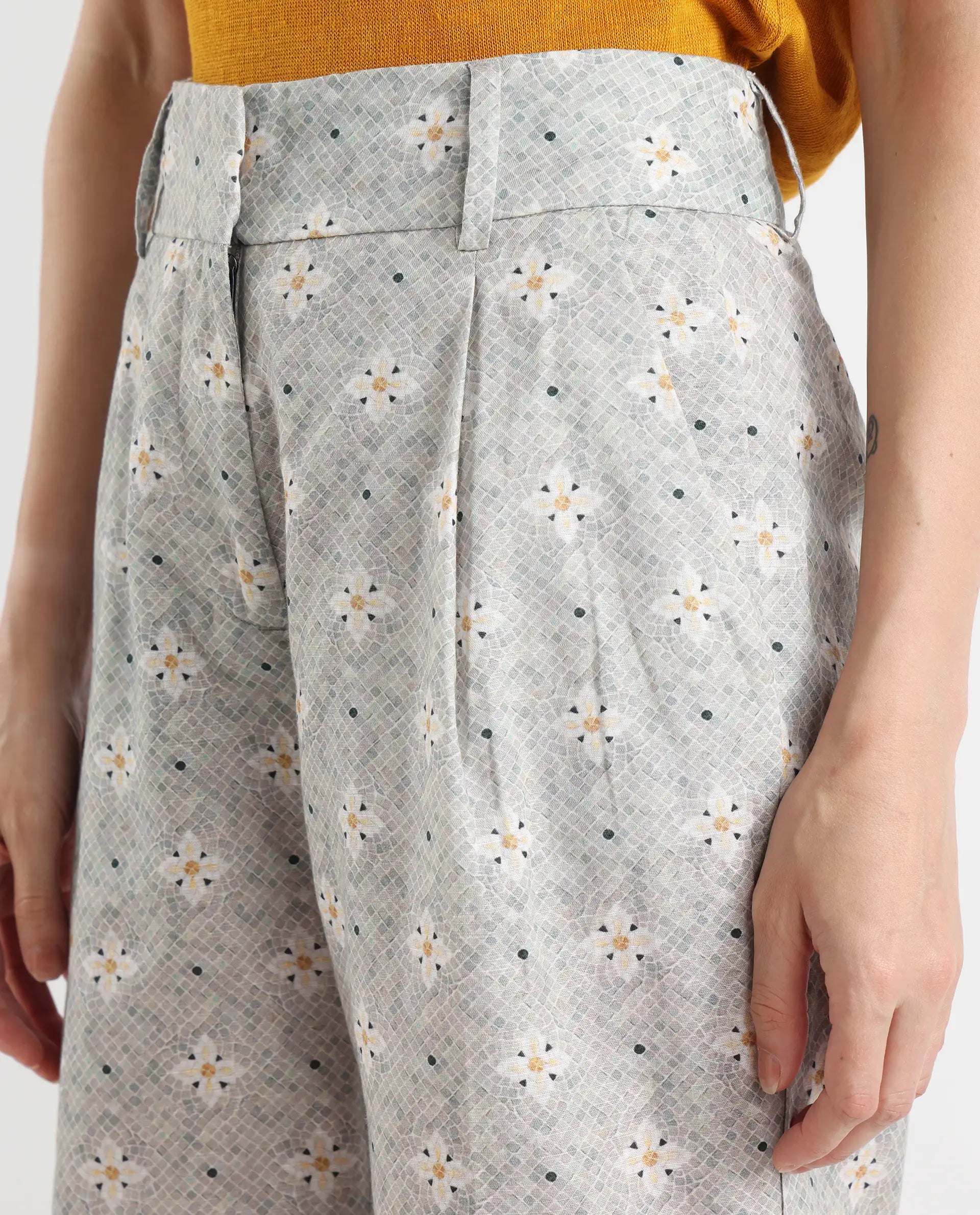 Rareism Women's Kuzal Light Grey Cotton Blend Floral Print Ankle Length Straight Fit Trouser