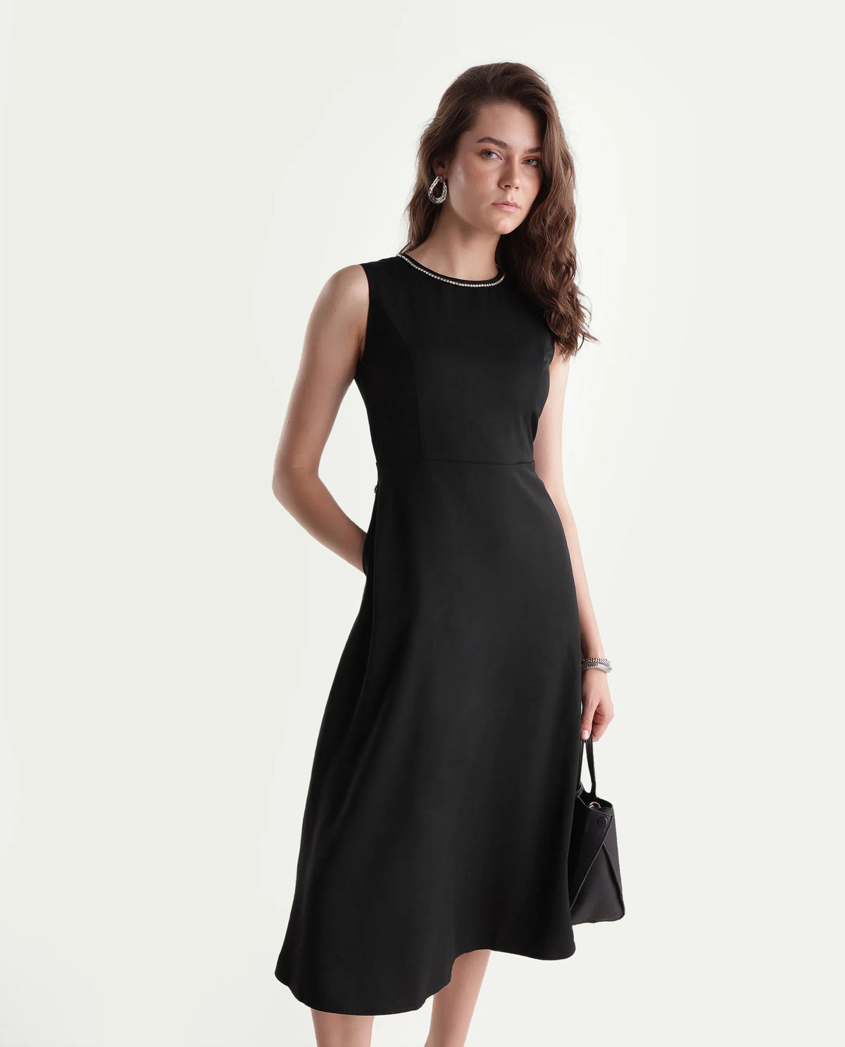Rareism Women's Xenno Black Polyester Crew Neck Sheath Plain Dress