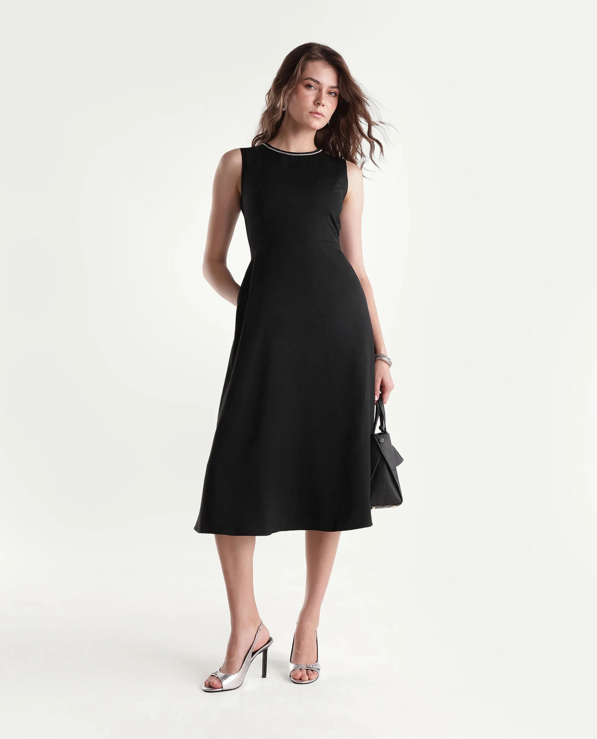 Rareism Women's Xenno Black Polyester Crew Neck Sheath Plain Dress