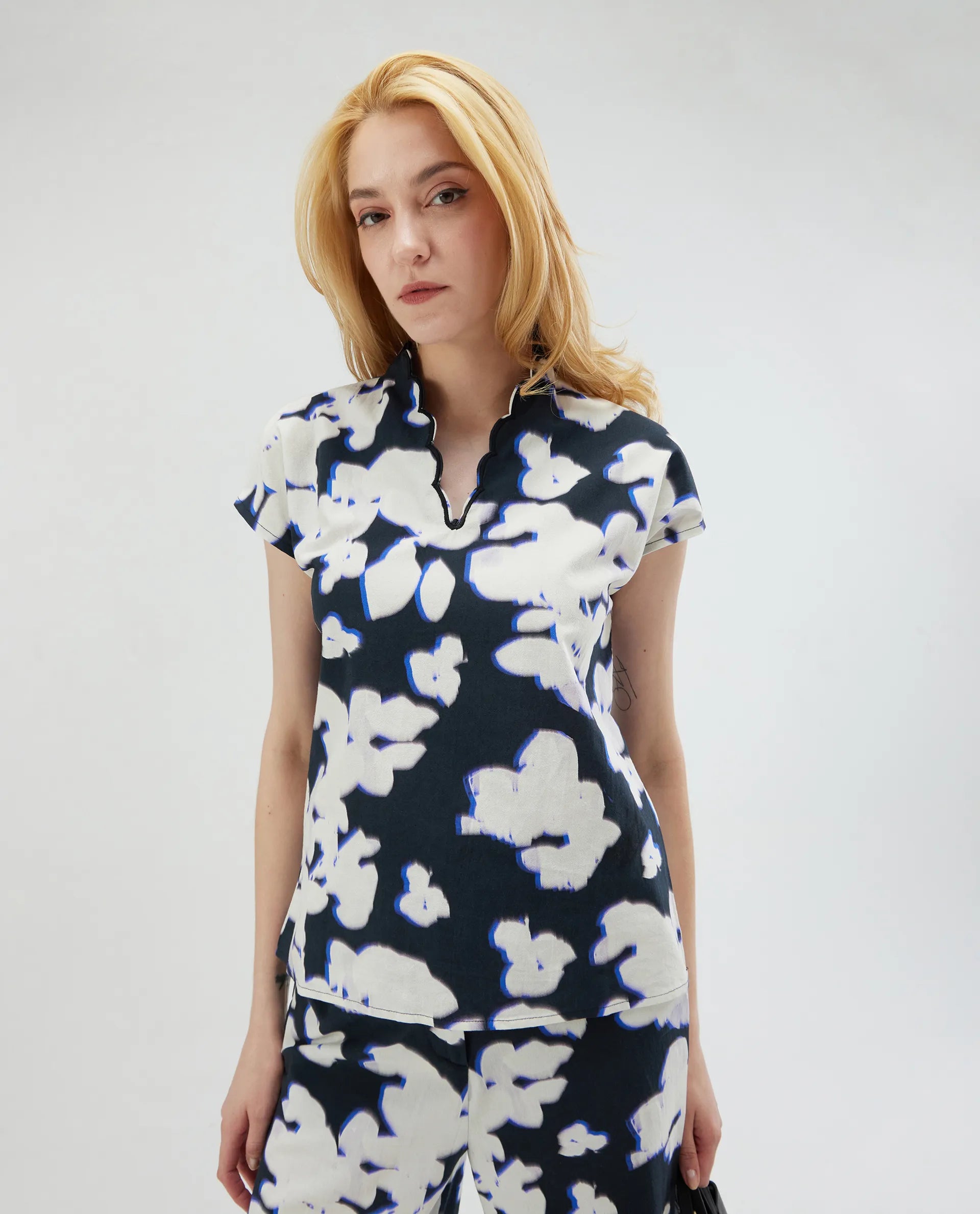 Rareism Women's Janfara T Black Cotton V-Neck Abstract Print Extended Sleeves Regular Fit Top