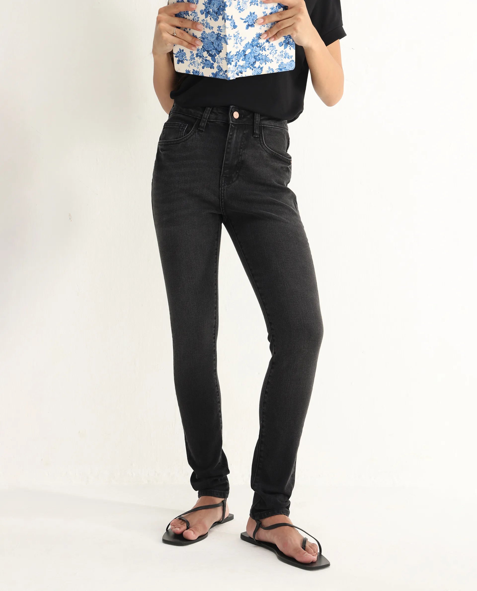 Rareism Women's Zingy Black Cotton Blend Plain Ankle Length Sleek Skinny Fit Jeans