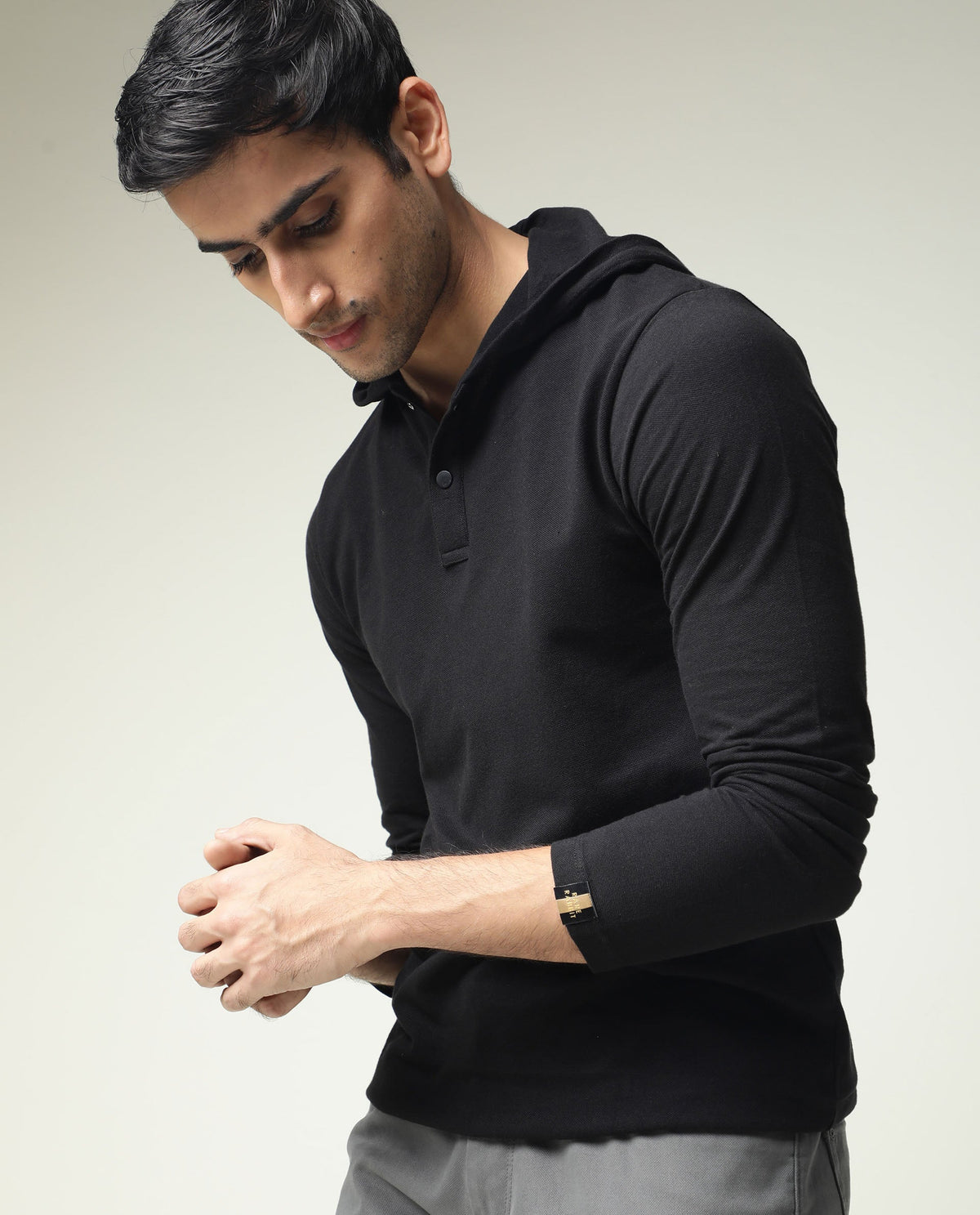 RARE RABBIT HOOD PRIMARY BLACK POLO COTTON FABRIC SHORT SLEEVE V-NECK SLIM FIT