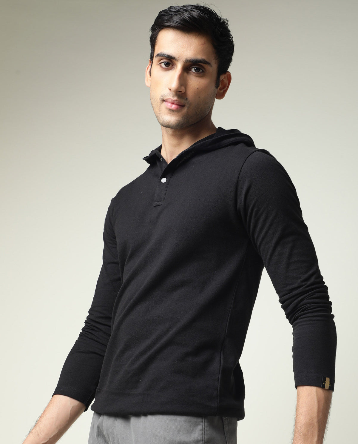 RARE RABBIT HOOD PRIMARY BLACK POLO COTTON FABRIC SHORT SLEEVE V-NECK SLIM FIT