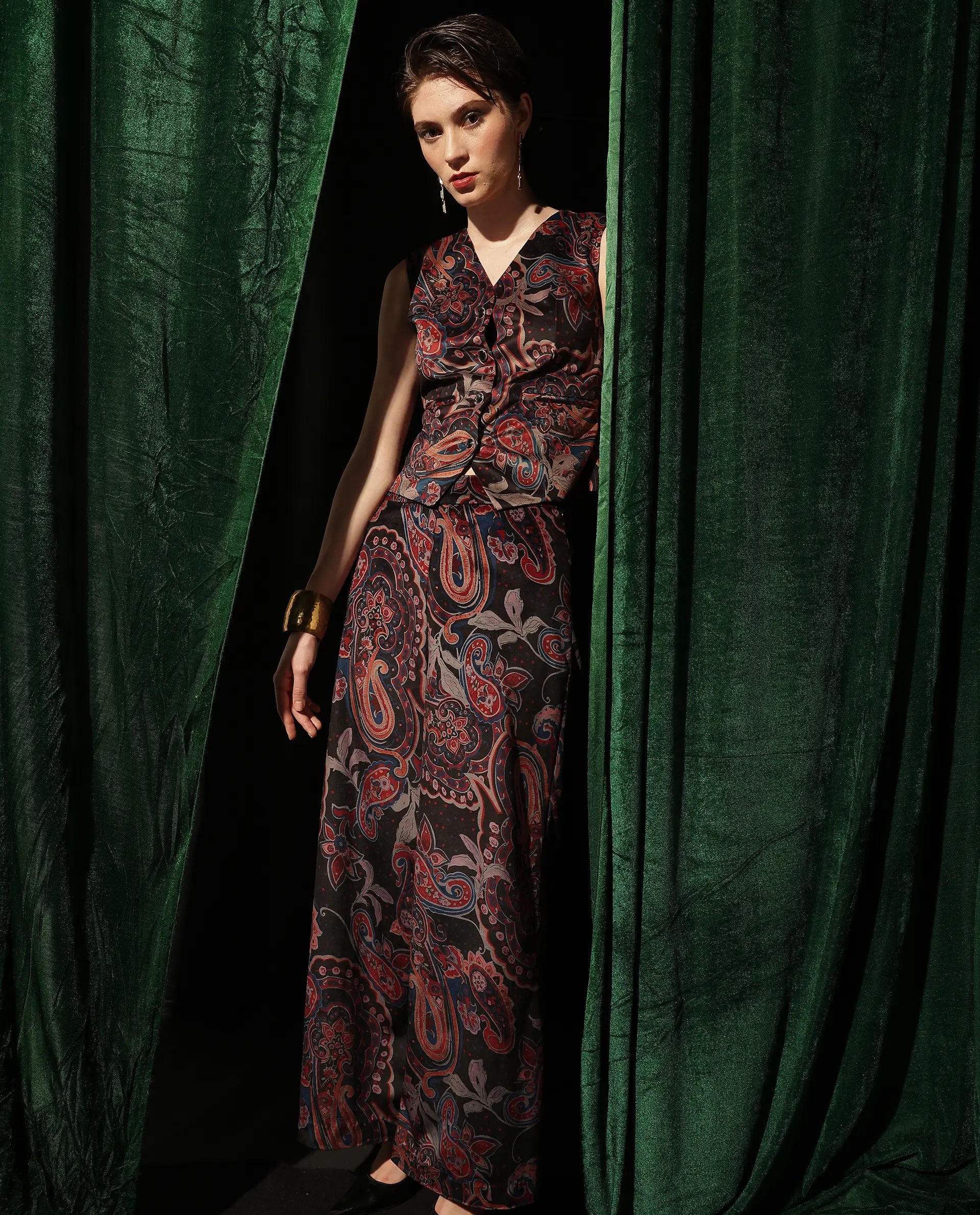 Rareism Women Remen Multi Velvet Sleeveless V-Neck Button Closure Fitted Paisley Print Waist Coat