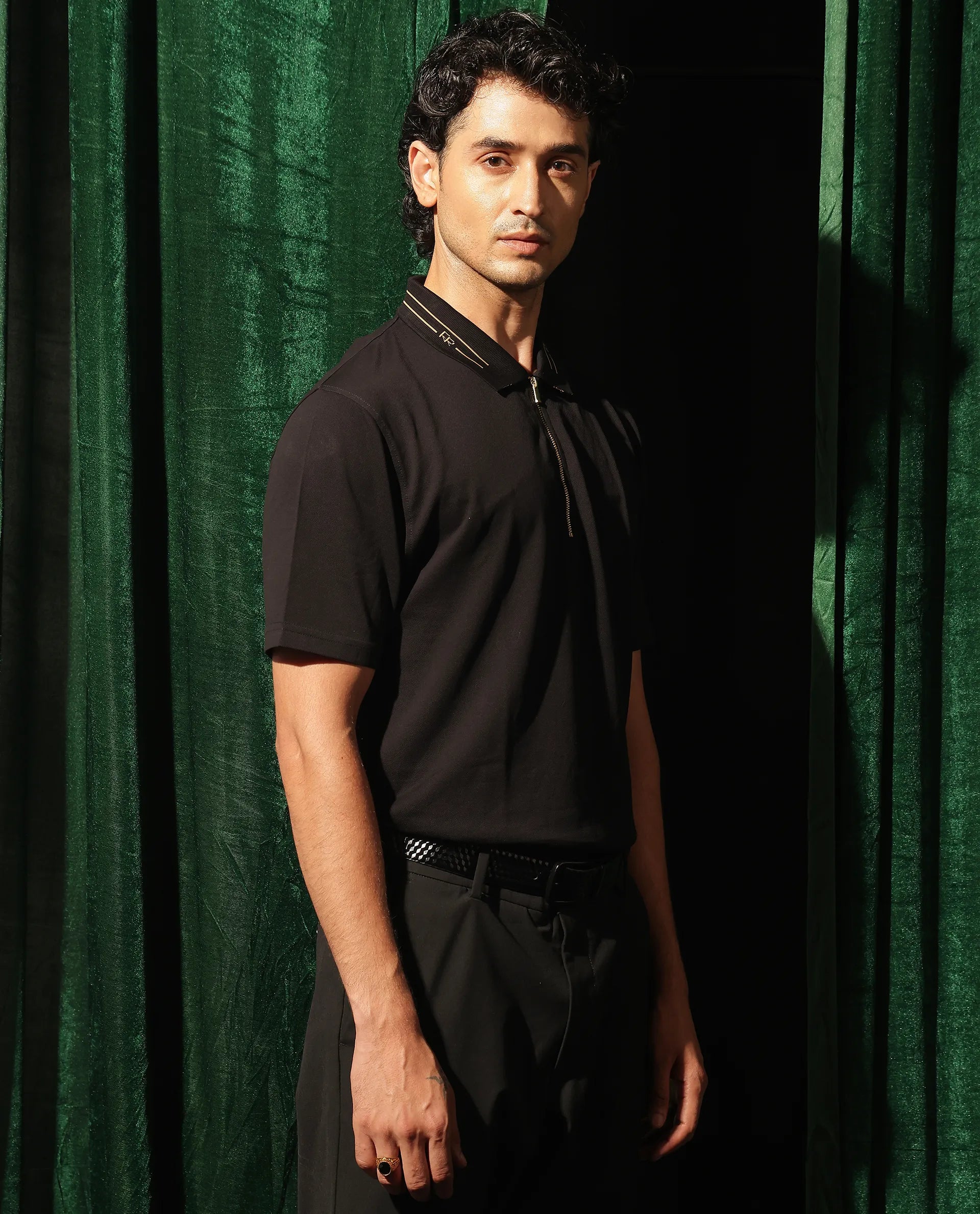 Rare Rabbit Mens Zire Black Short Sleeve Regular Fit Monogram Collar Solid Polo T-Shirt