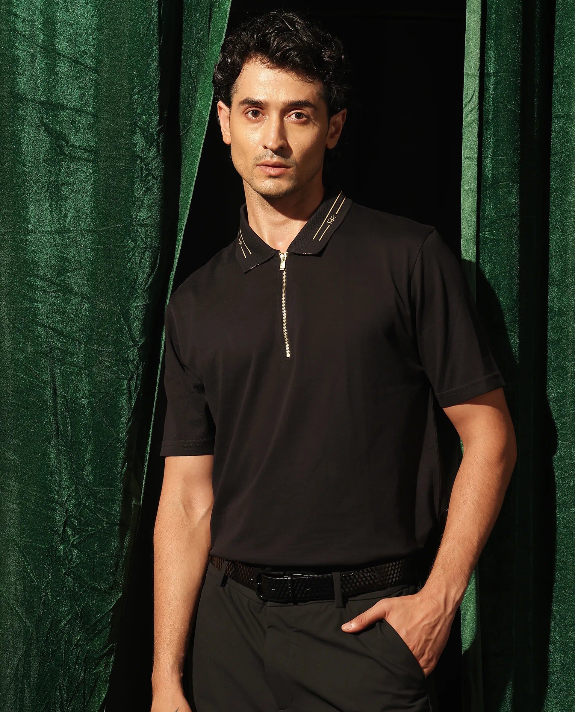 Rare Rabbit Mens Zire Black Short Sleeve Regular Fit Monogram Collar Solid Polo T-Shirt