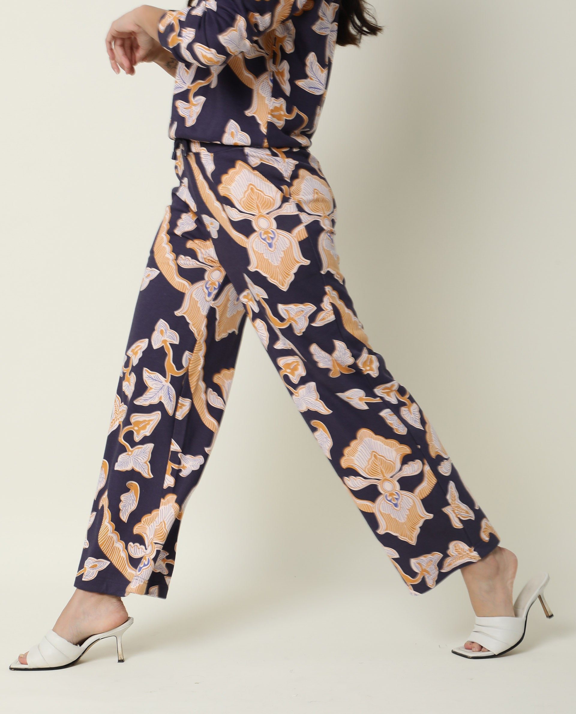 Rareism Women Bogota Navy Cotton Fabric Relaxed Fit Abstract Print Mid Rise Ankle Length Track Pant