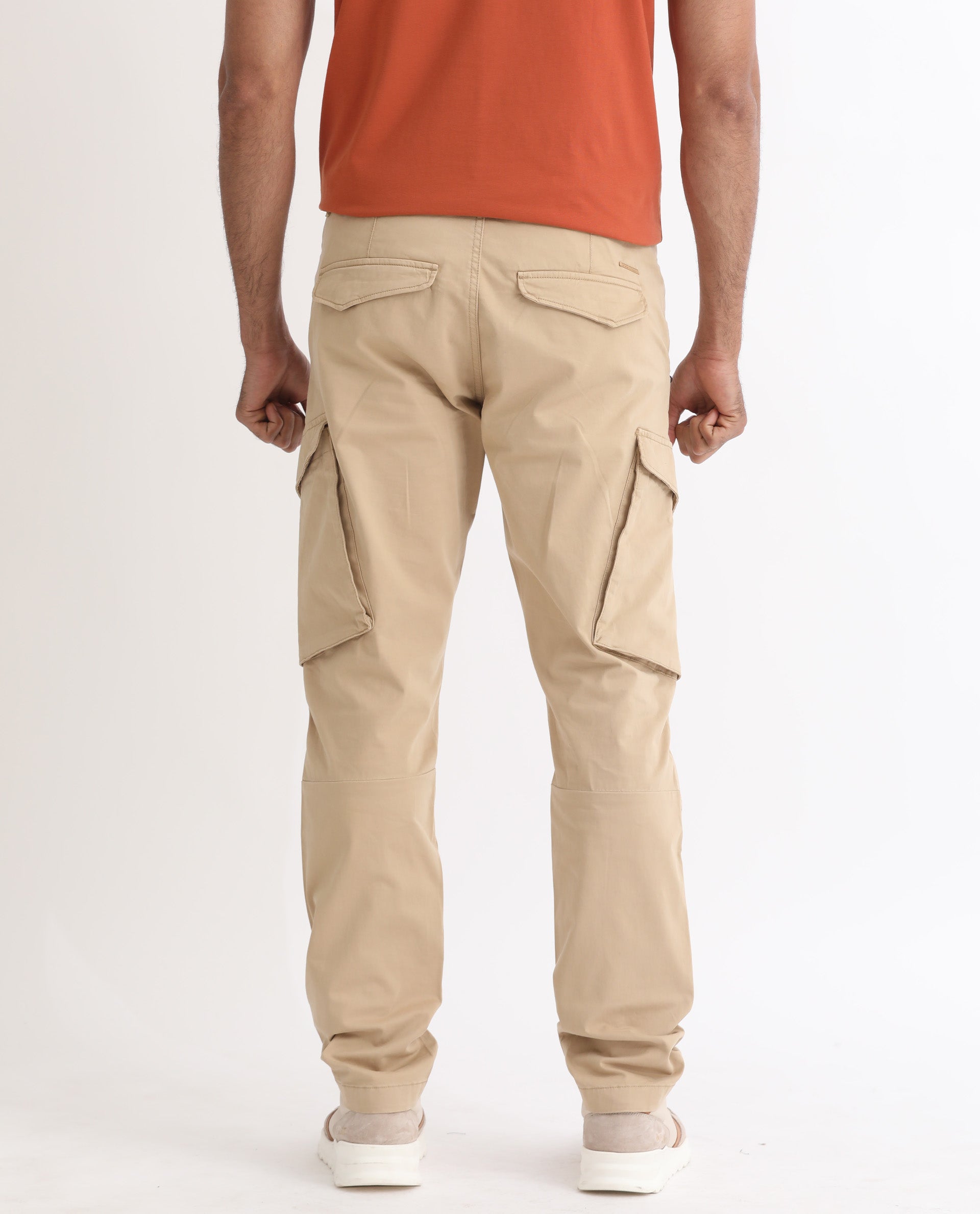 Beige Cargo Pants with White T-shirt Outfits (80 ideas & outfits