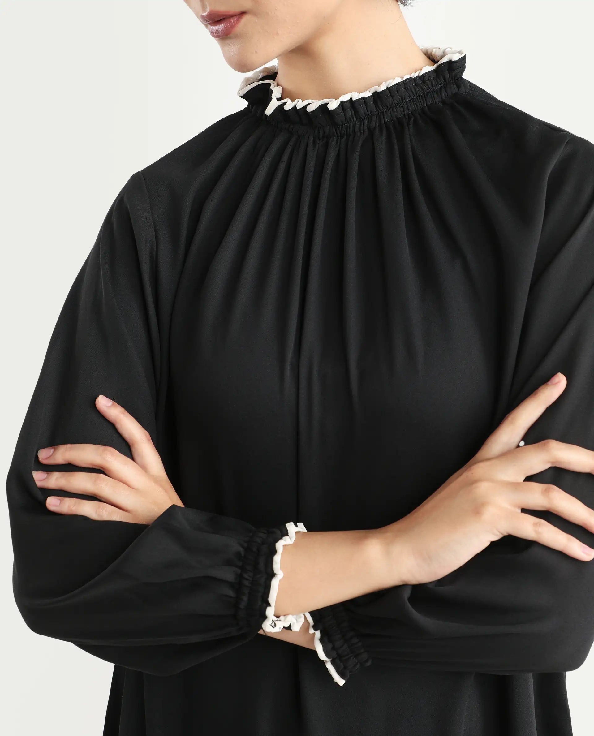 Rareism Women's Spoke Black Polyester Crew Neck Plain Knee Length Relaxed Fit Dress