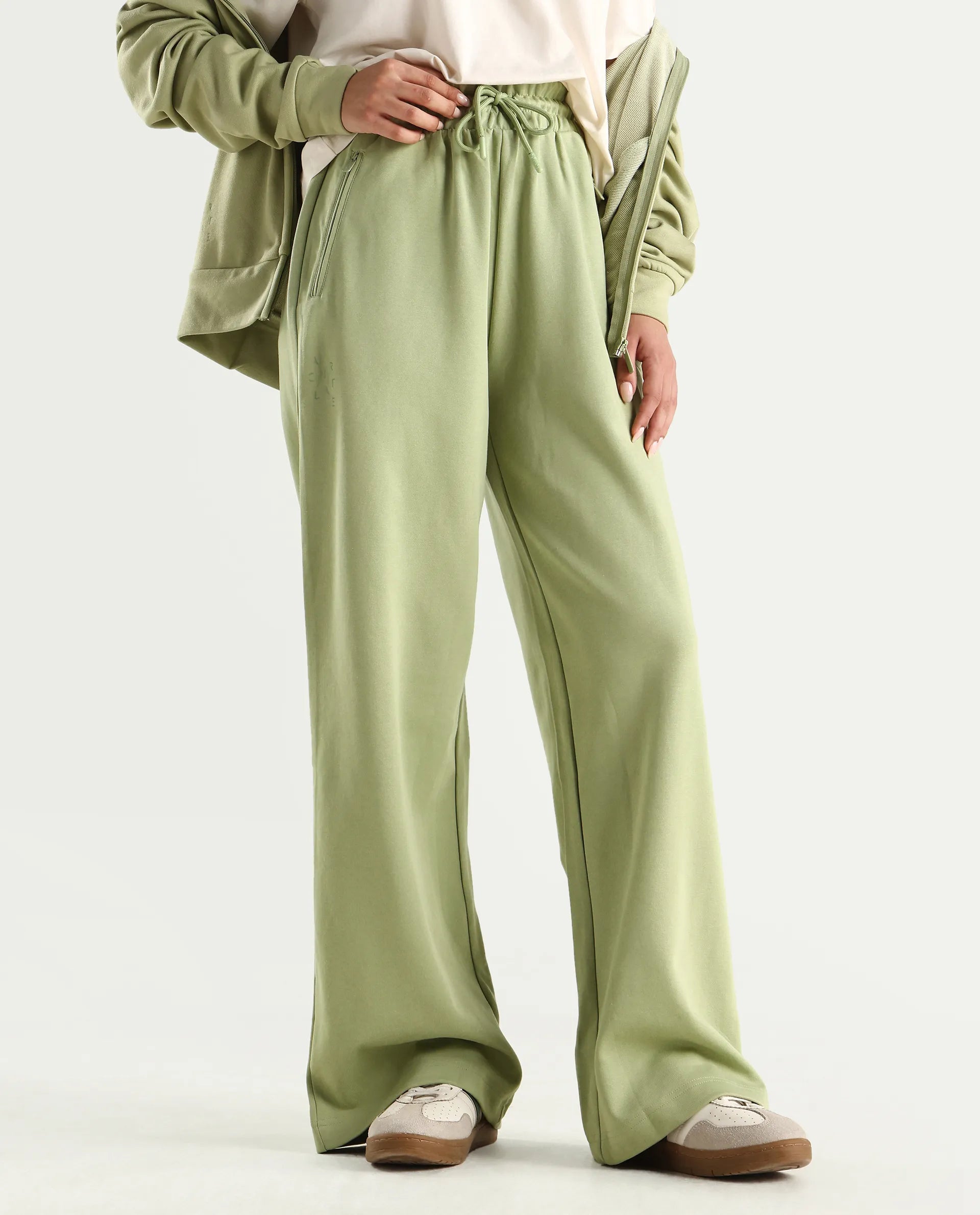 Rareism Women's Heavy Weight Interlock 340 Gsm Cotton Blend Plain Ankle Length Relaxed Fit Track Pant Flared