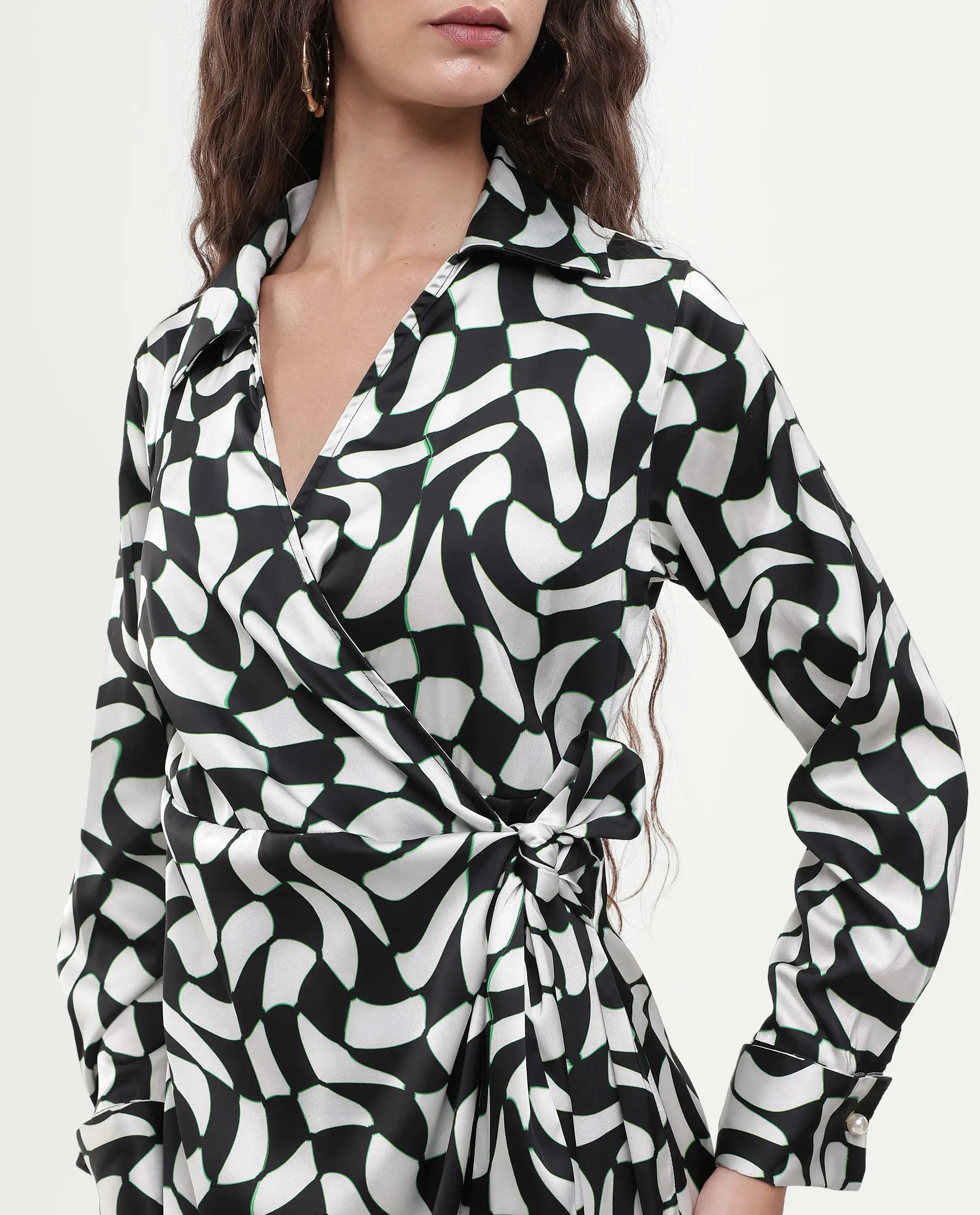 Rareism Women's Bernard Multi Polyester Blend Overlap Neck Geometric Print Cuffed Sleeve Mini Wrap Dress