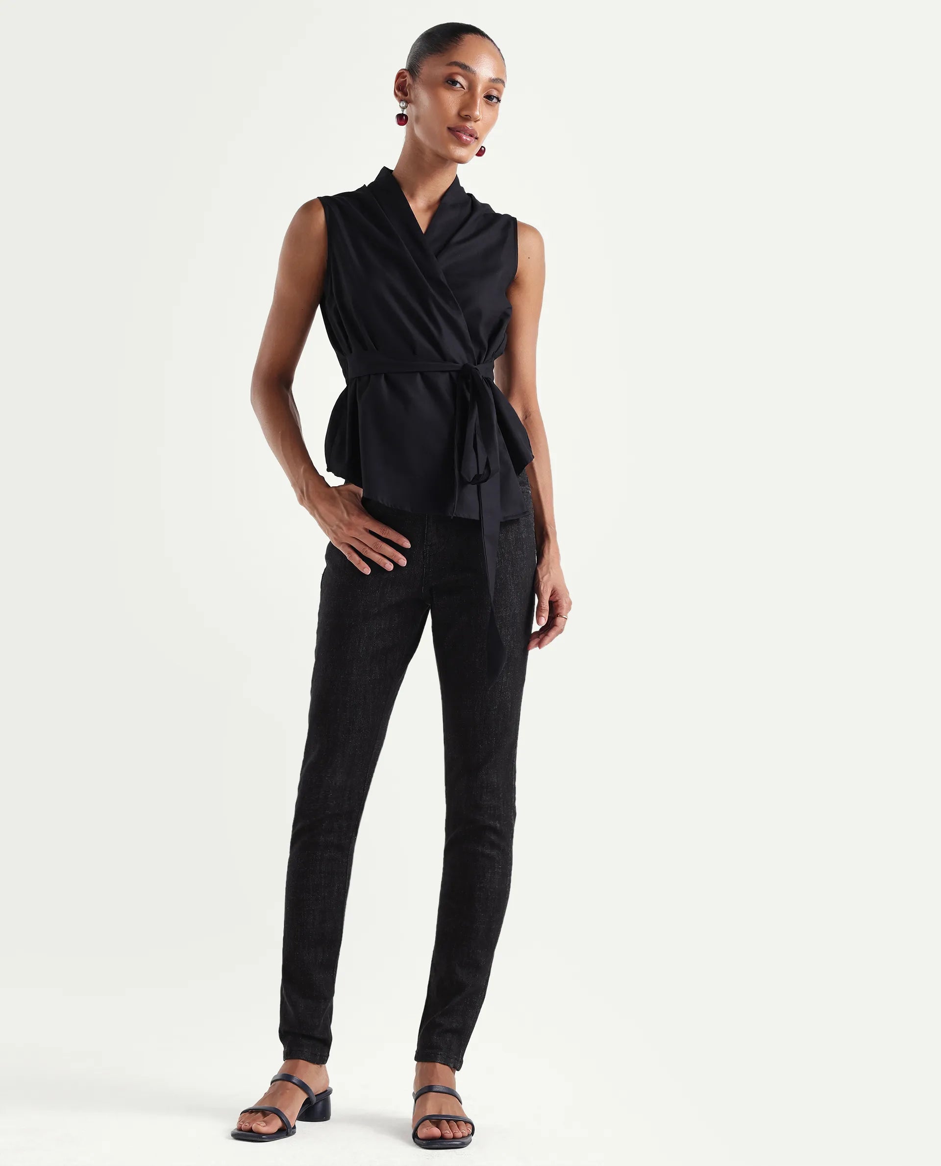 Rareism Women's Zaisho Black Cotton Blend Plain Ankle Length Sleek Skinny Fit Jeans