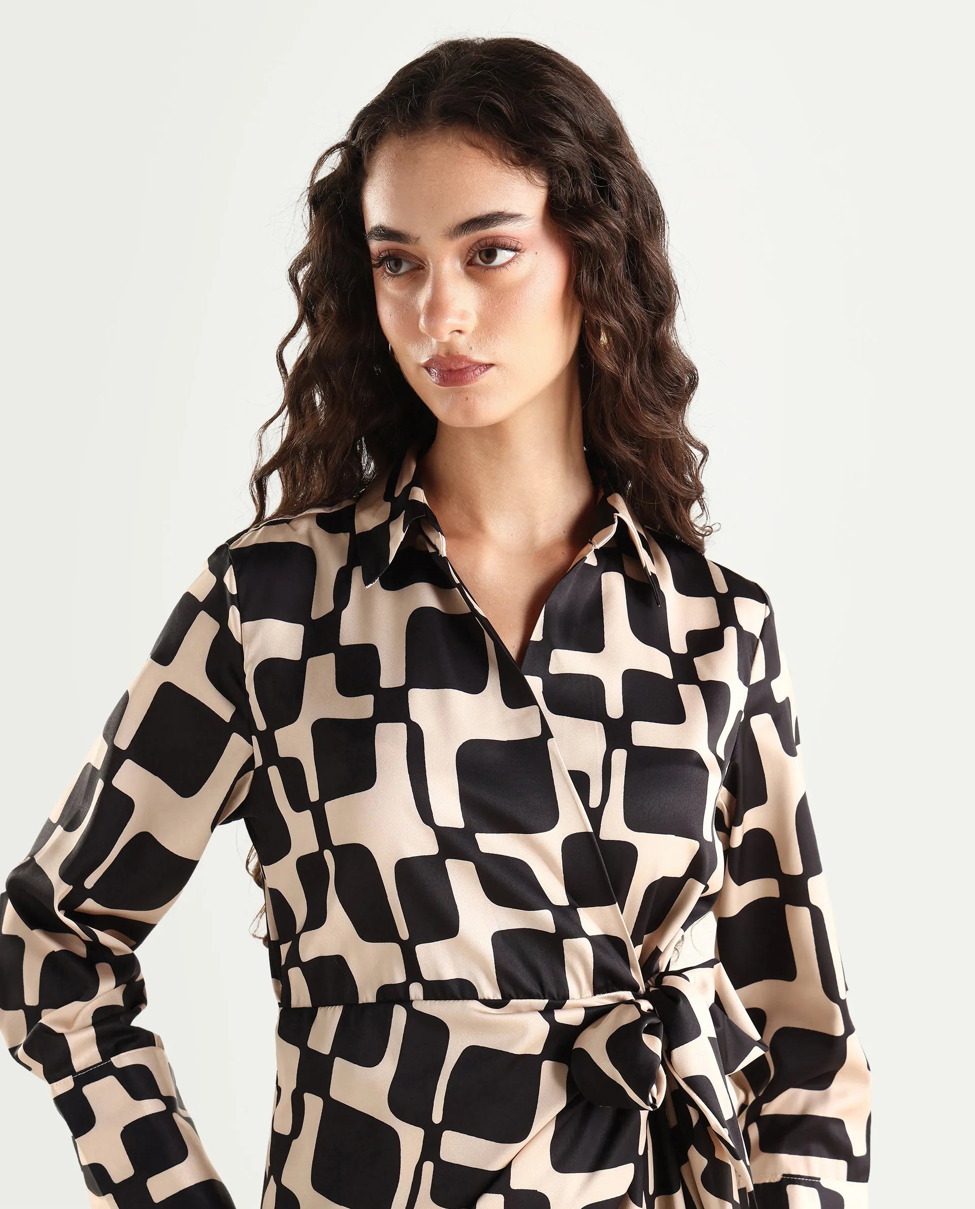 Rareism Women's Rager Black Satin Drop Collar Geometric Print Cuffed Sleeve Mini Wrap Dress