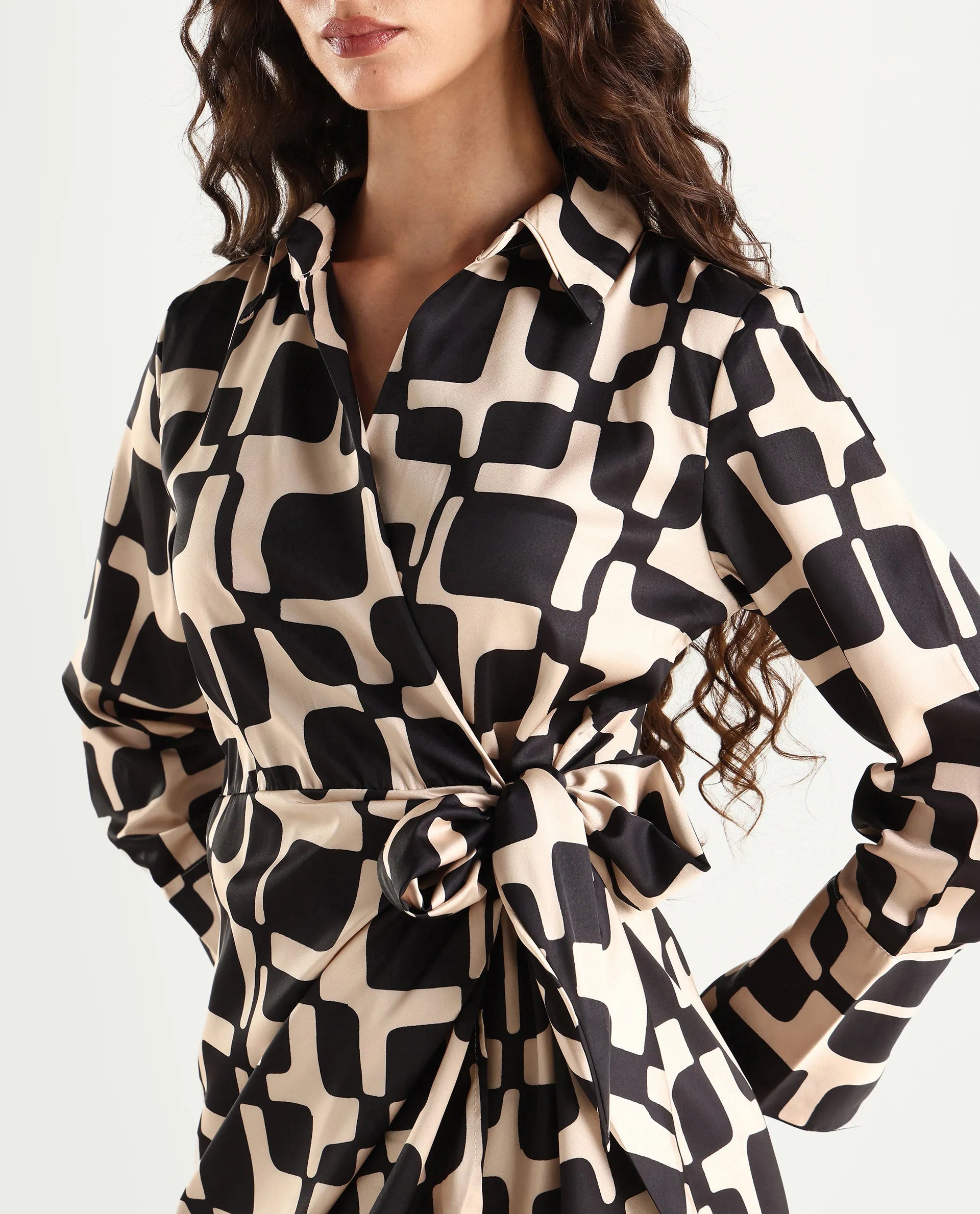 Rareism Women's Rager Black Satin Drop Collar Geometric Print Cuffed Sleeve Mini Wrap Dress