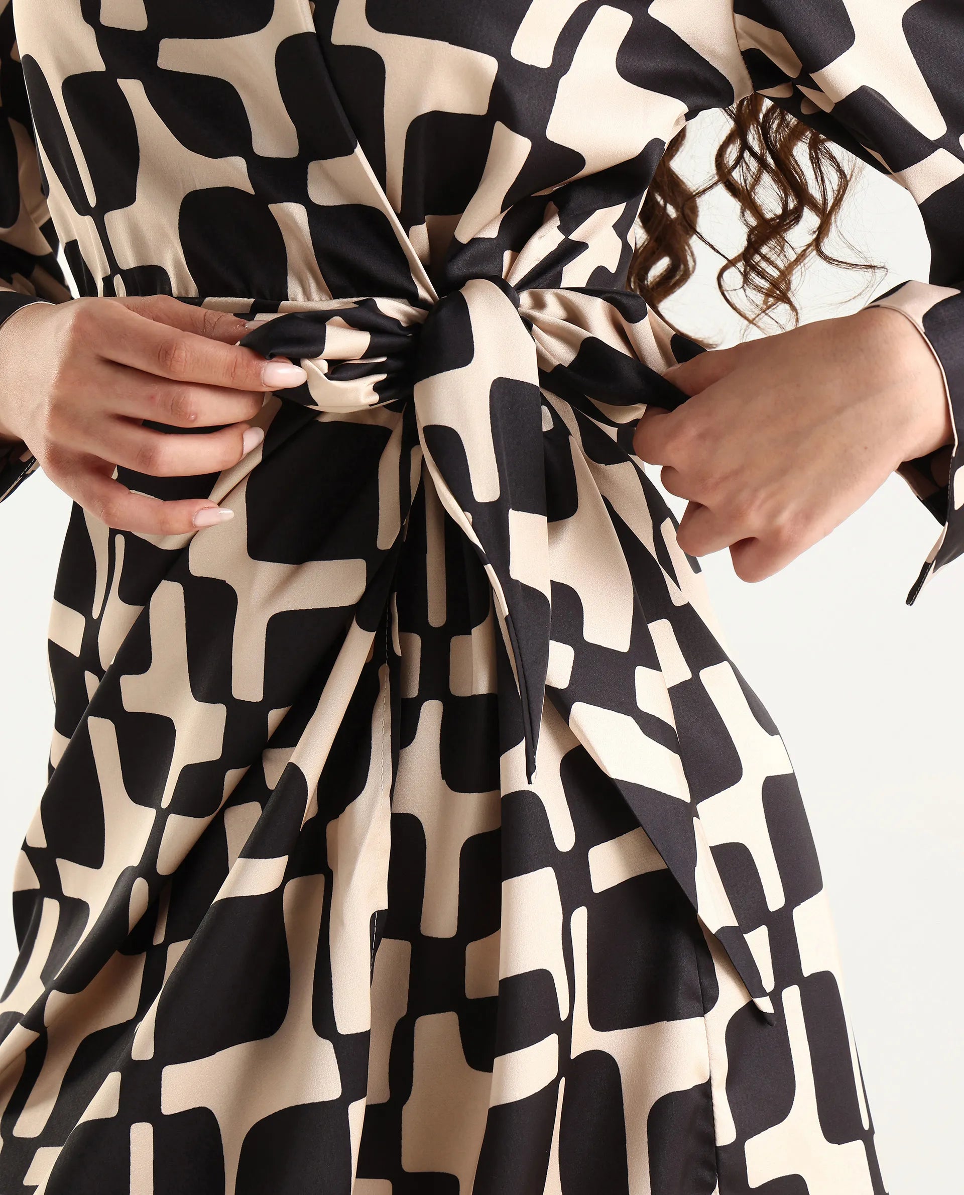 Rareism Women's Rager Black Satin Drop Collar Geometric Print Cuffed Sleeve Mini Wrap Dress