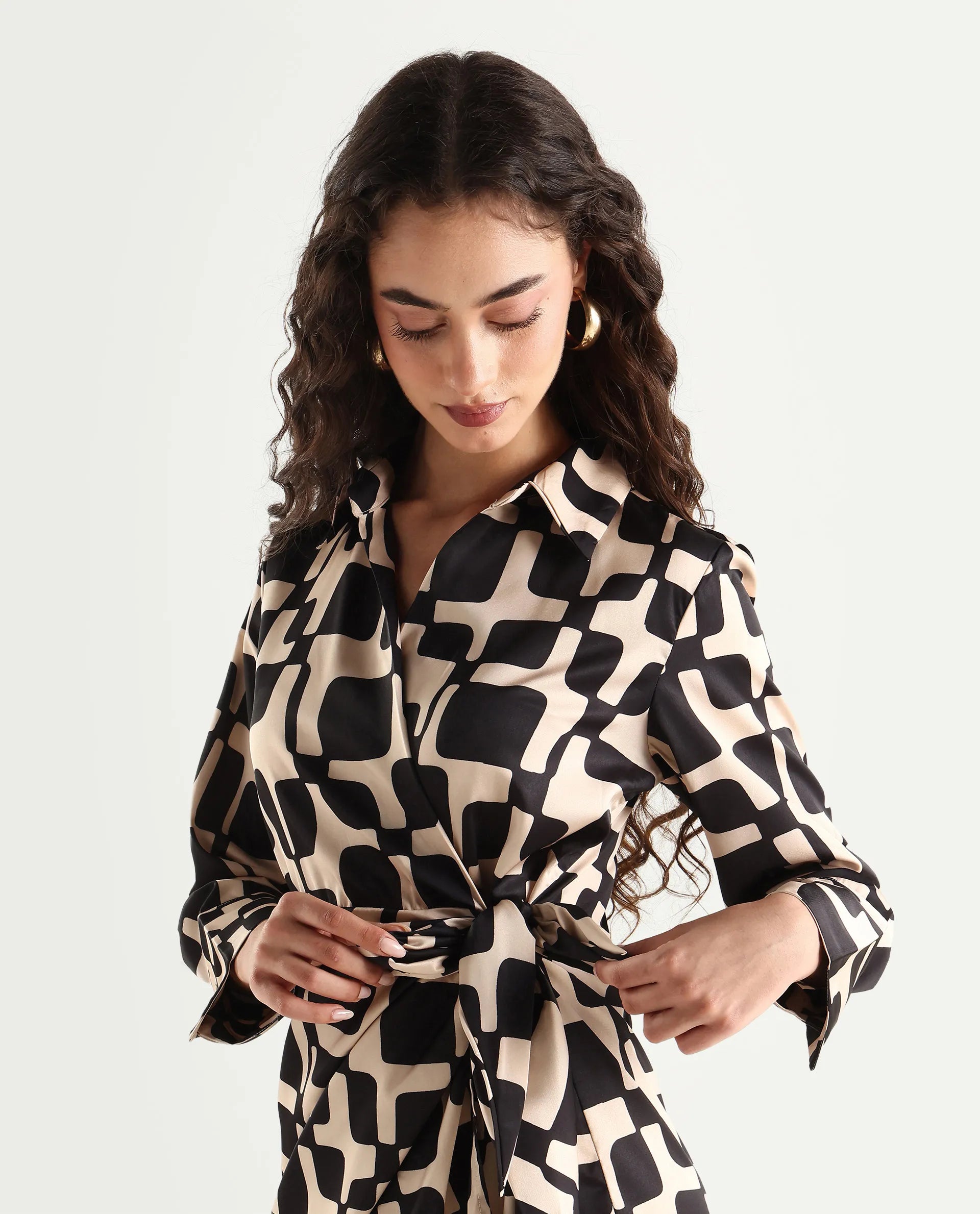 Rareism Women's Rager Black Satin Drop Collar Geometric Print Cuffed Sleeve Mini Wrap Dress