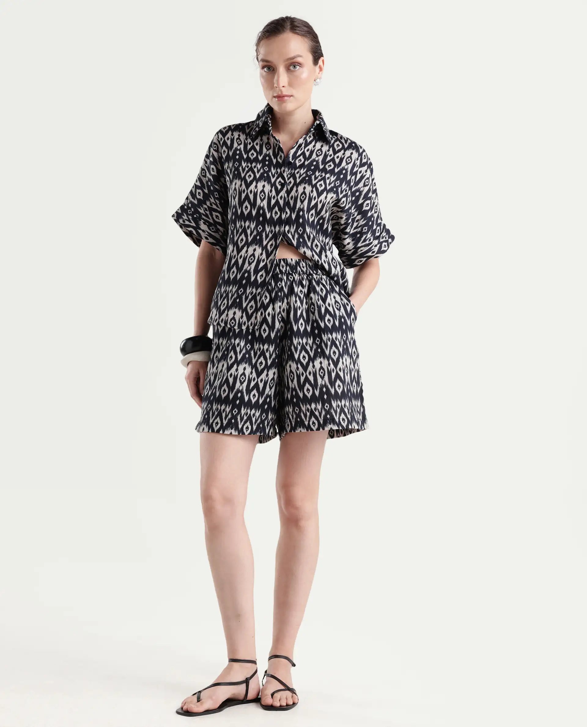 Rareism Women's Cabuto B Black Cotton Blend Geometric Print Mini Relaxed Fit Shorts