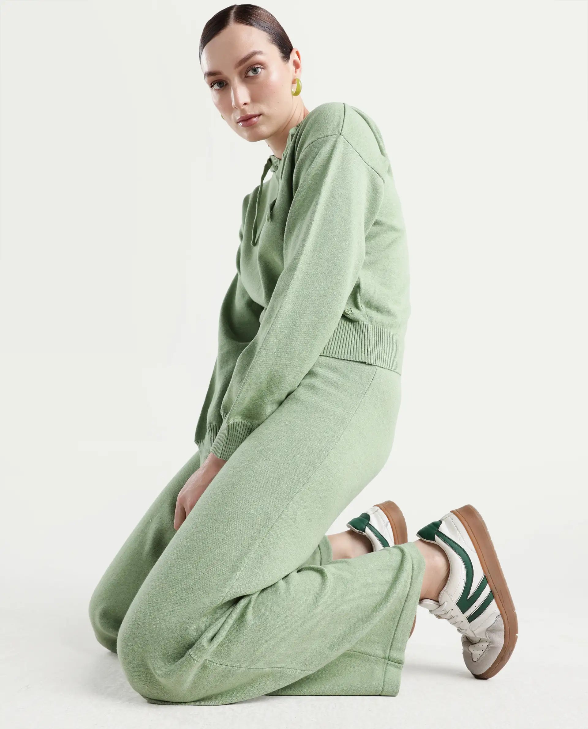 Rareism Women's Finnet B Dusky Green Knit Plain Ankle Length Straight Fit Track Pant