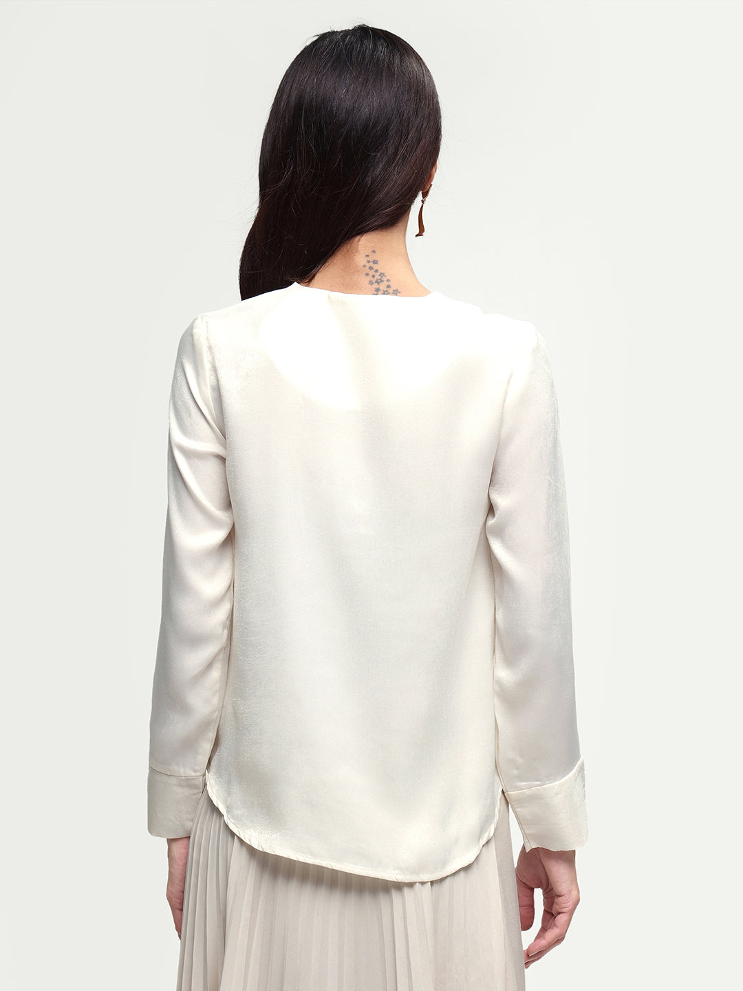 Rareism Women's Daxzo Off White Velvet Round Neck Plain Relaxed Fit Top