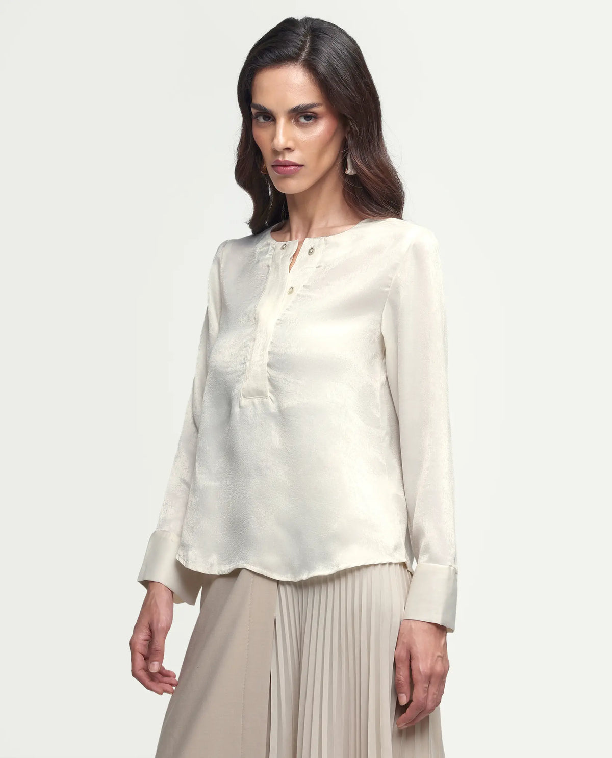 Rareism Women's Daxzo Off White Velvet Round Neck Plain Relaxed Fit Top