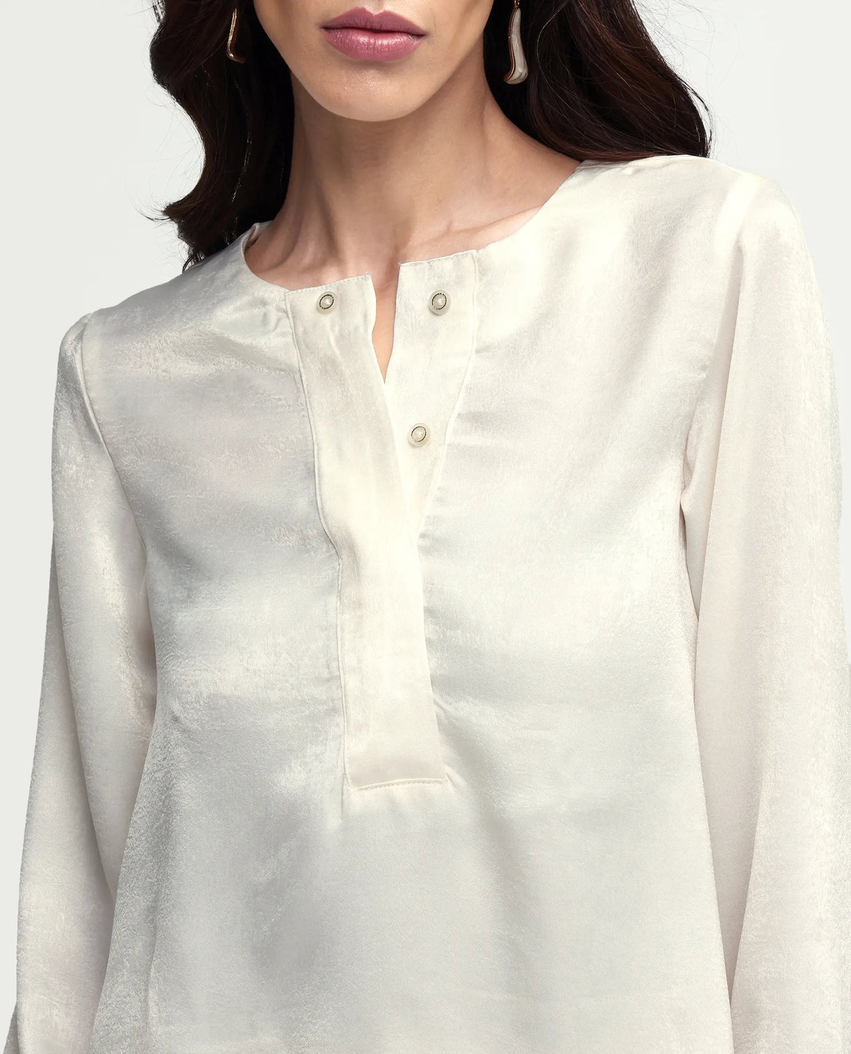 Rareism Women's Daxzo Off White Velvet Round Neck Plain Relaxed Fit Top
