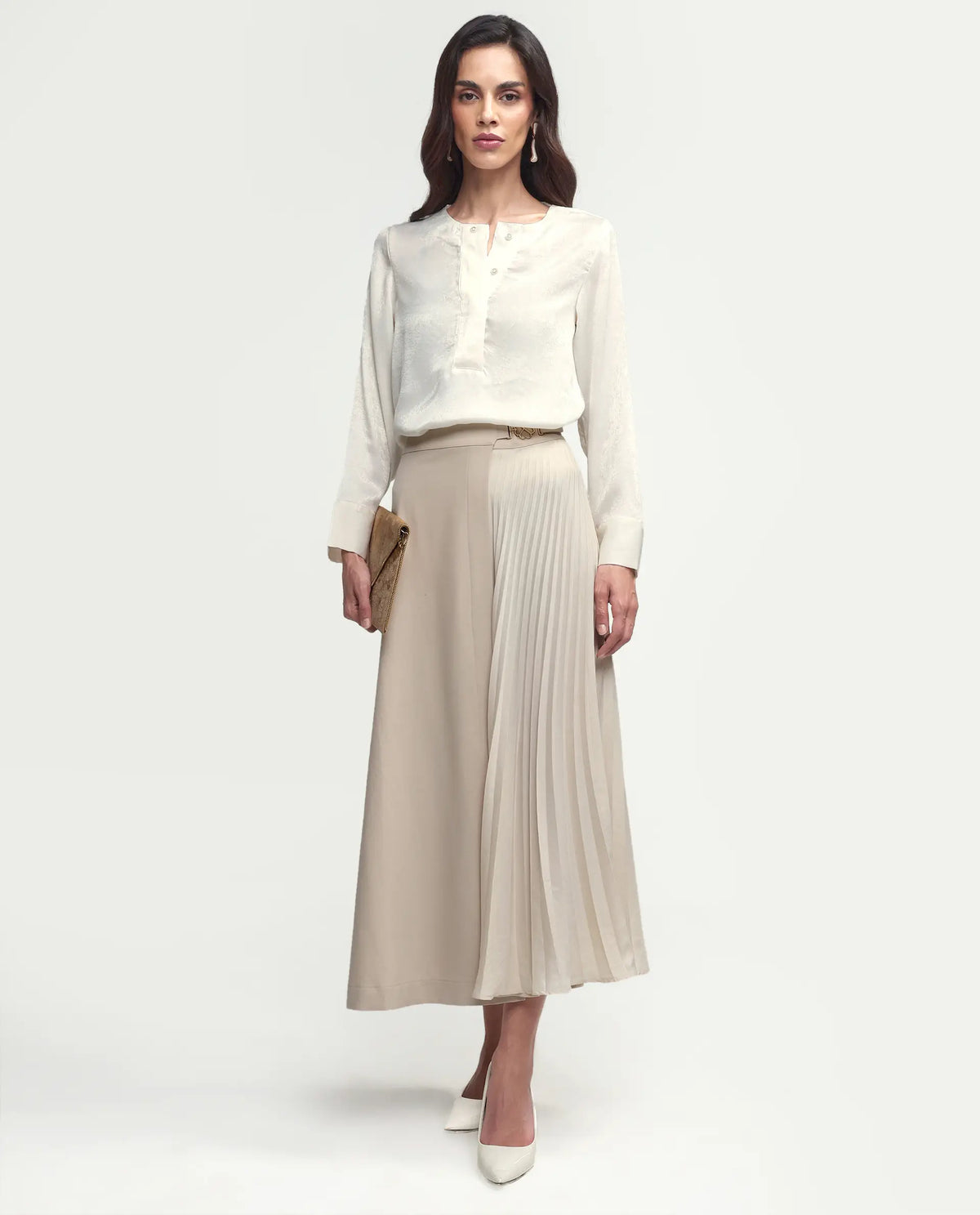 Rareism Women's Daxzo Off White Velvet Round Neck Plain Relaxed Fit Top