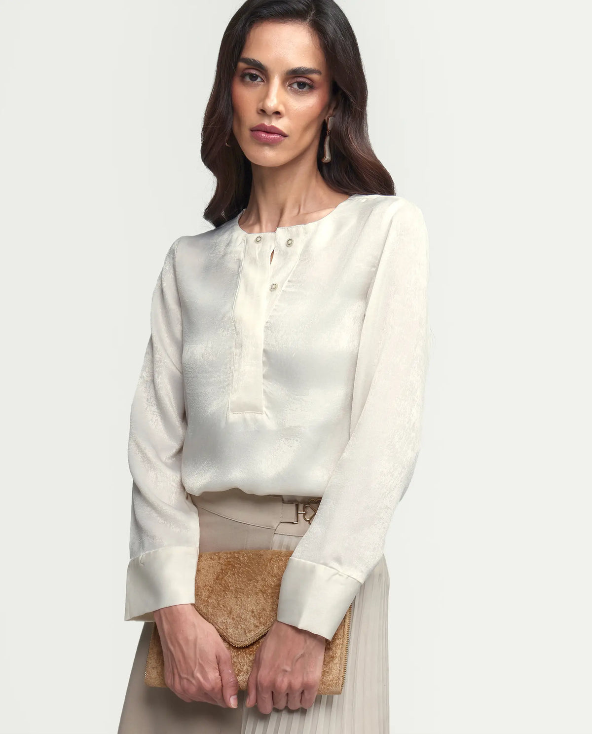 Rareism Women's Daxzo Off White Velvet Round Neck Plain Relaxed Fit Top