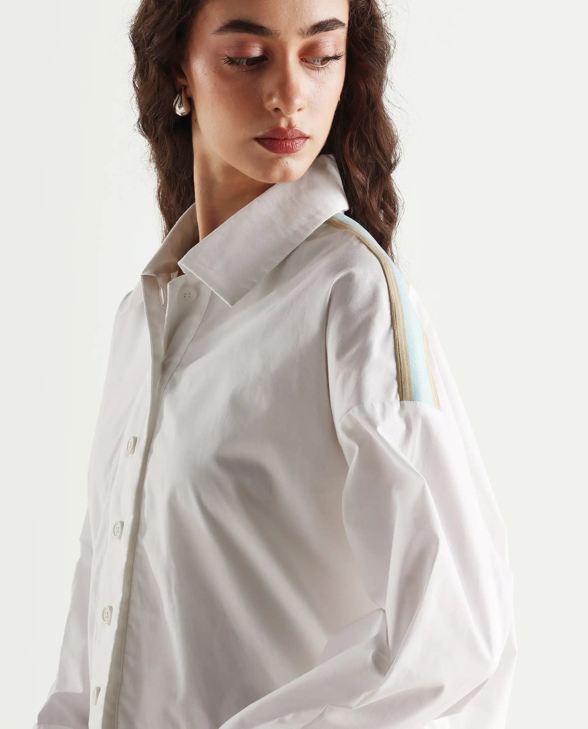 Rareism Women's Nocam S Off White Cotton Spread Collar Plain Cuffed Sleeve Relaxed Fit Shirt