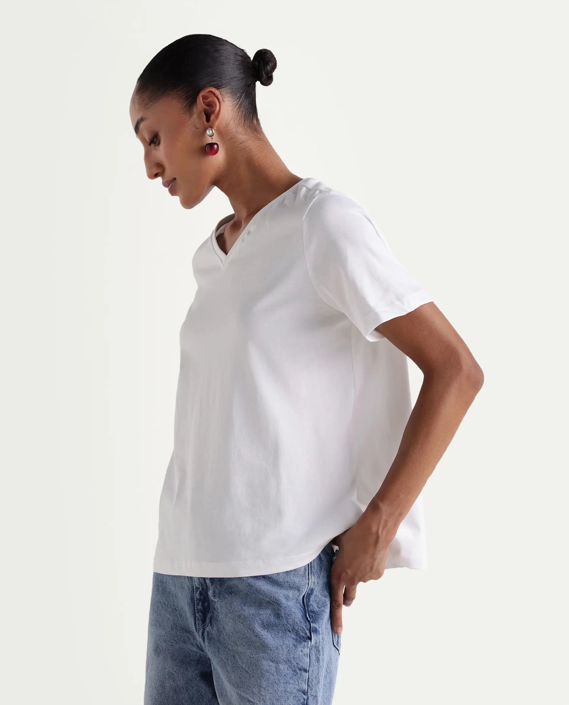 Rareism Women's Zay White Cotton V-Neck Pull-On Relaxed Typography Print T-Shirt