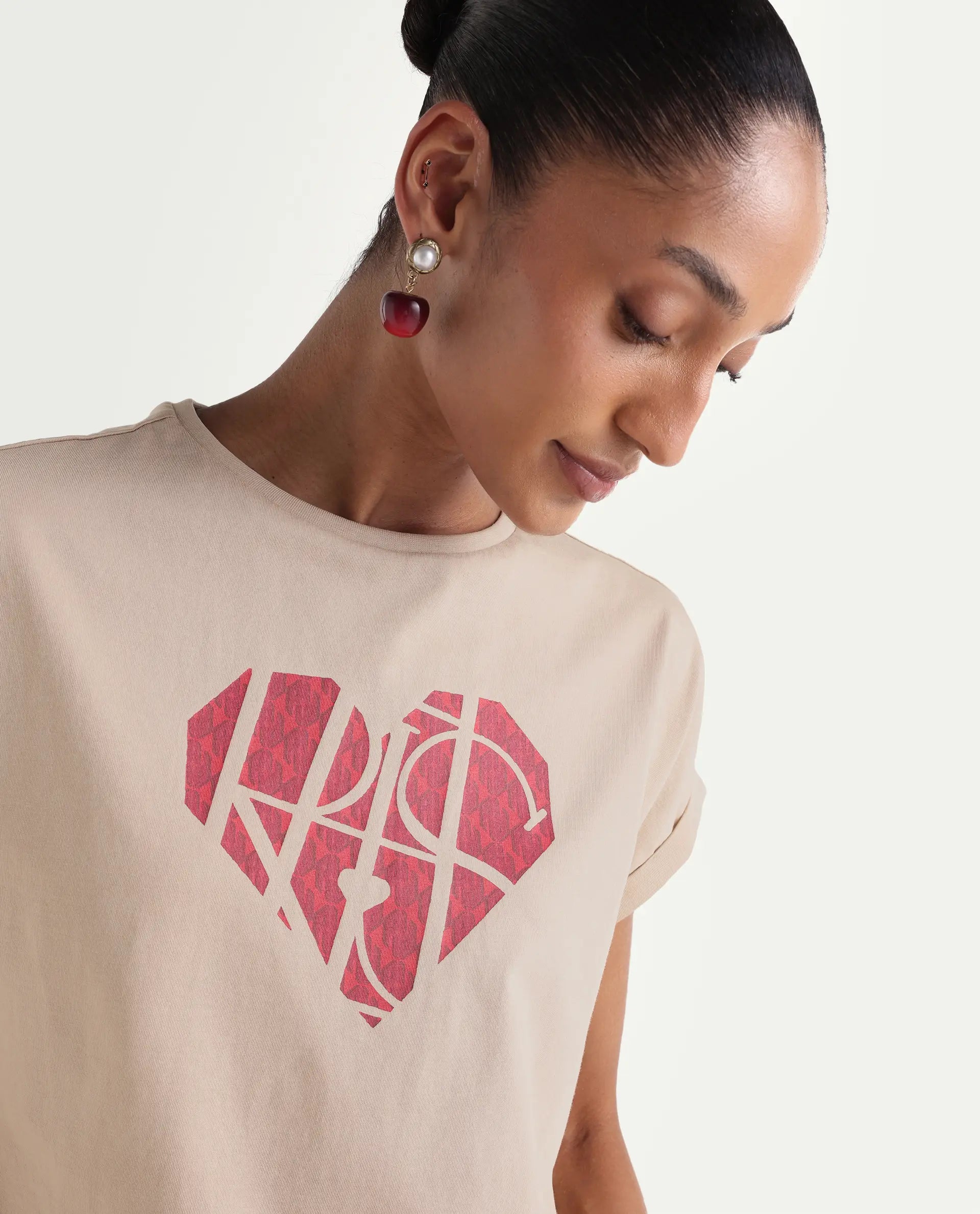 Rareism Women's Zibbit Beige Cotton Crew Neck Pull-On Relaxed Monogram Print T-Shirt
