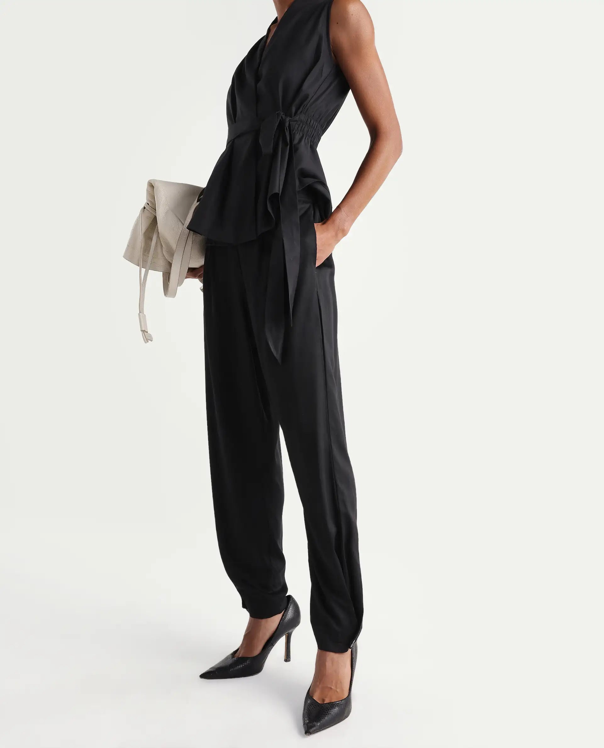 Rareism Women's Tuno Black Linen Blend Carrot Plain Trouser