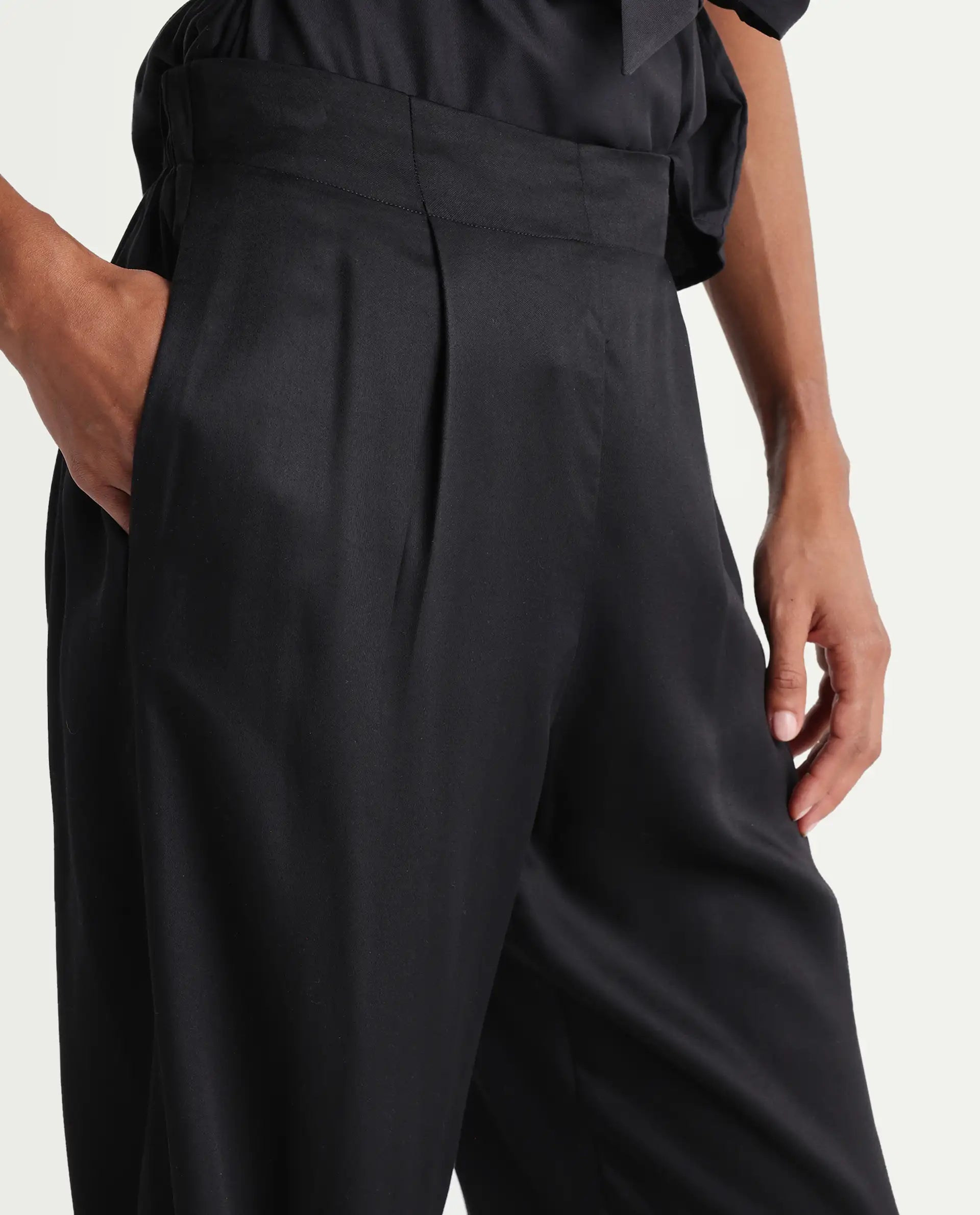 Rareism Women's Tuno Black Linen Blend Carrot Plain Trouser