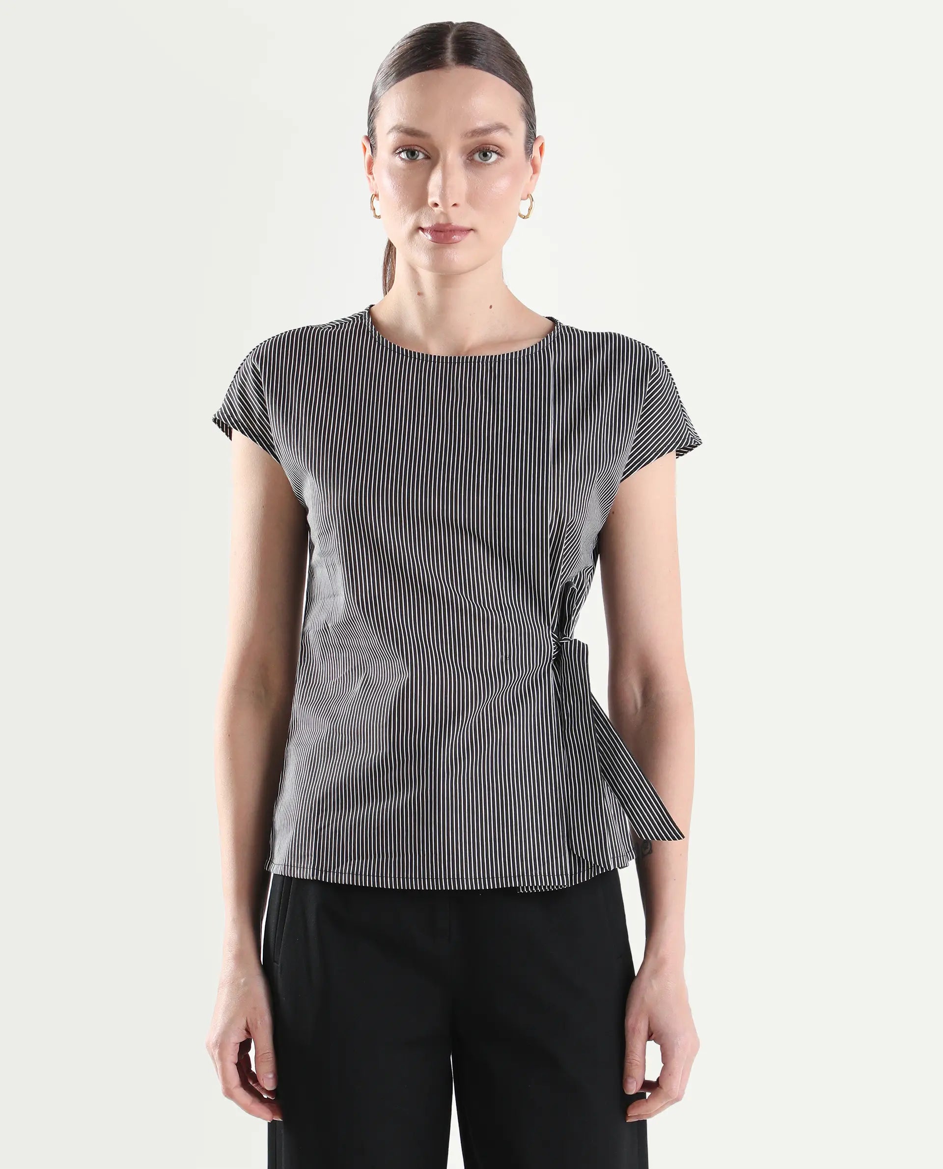 Rareism Women's Varno Black Cotton Half Sleeve Regular Fit Printed Top