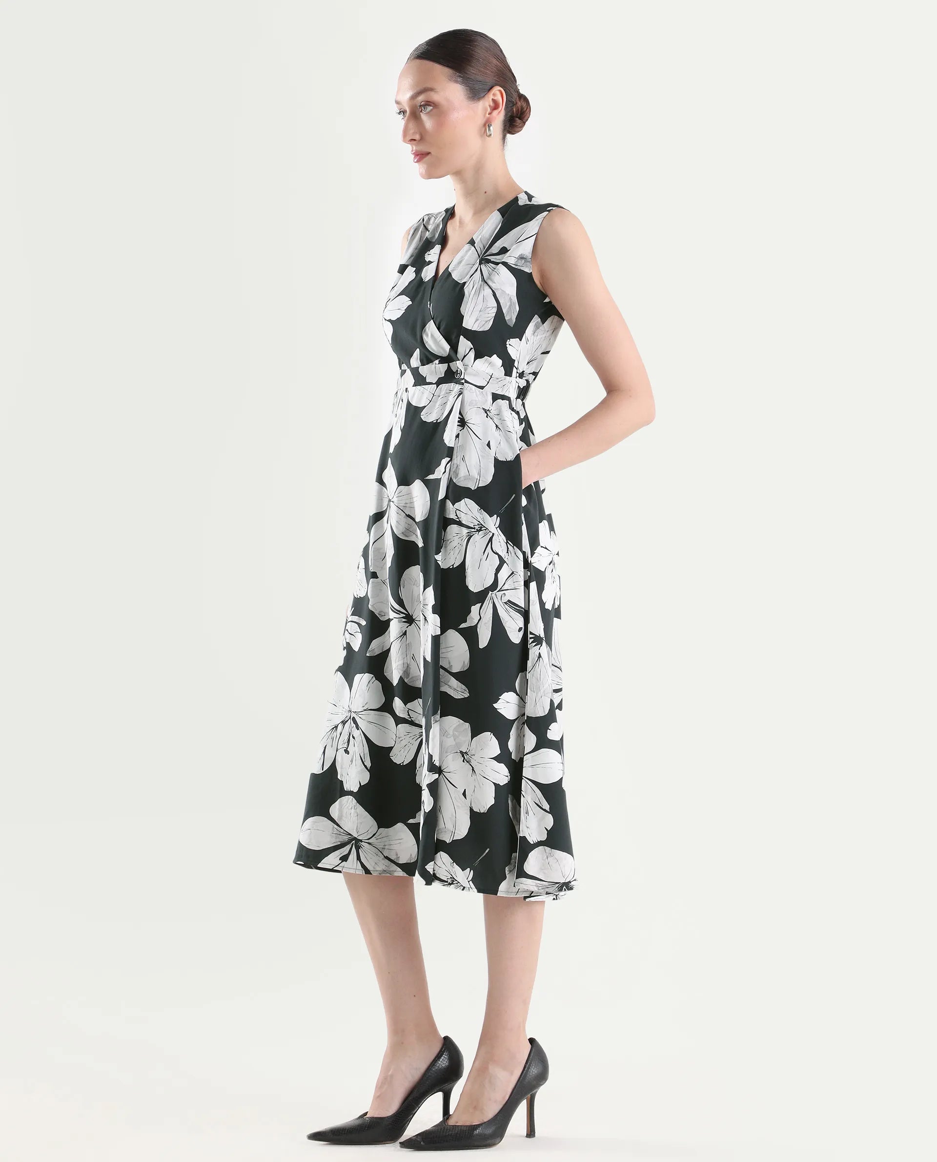 Rareism Women's Vlbee Black Viscose Sleeveless A-Line Floral Print Dress