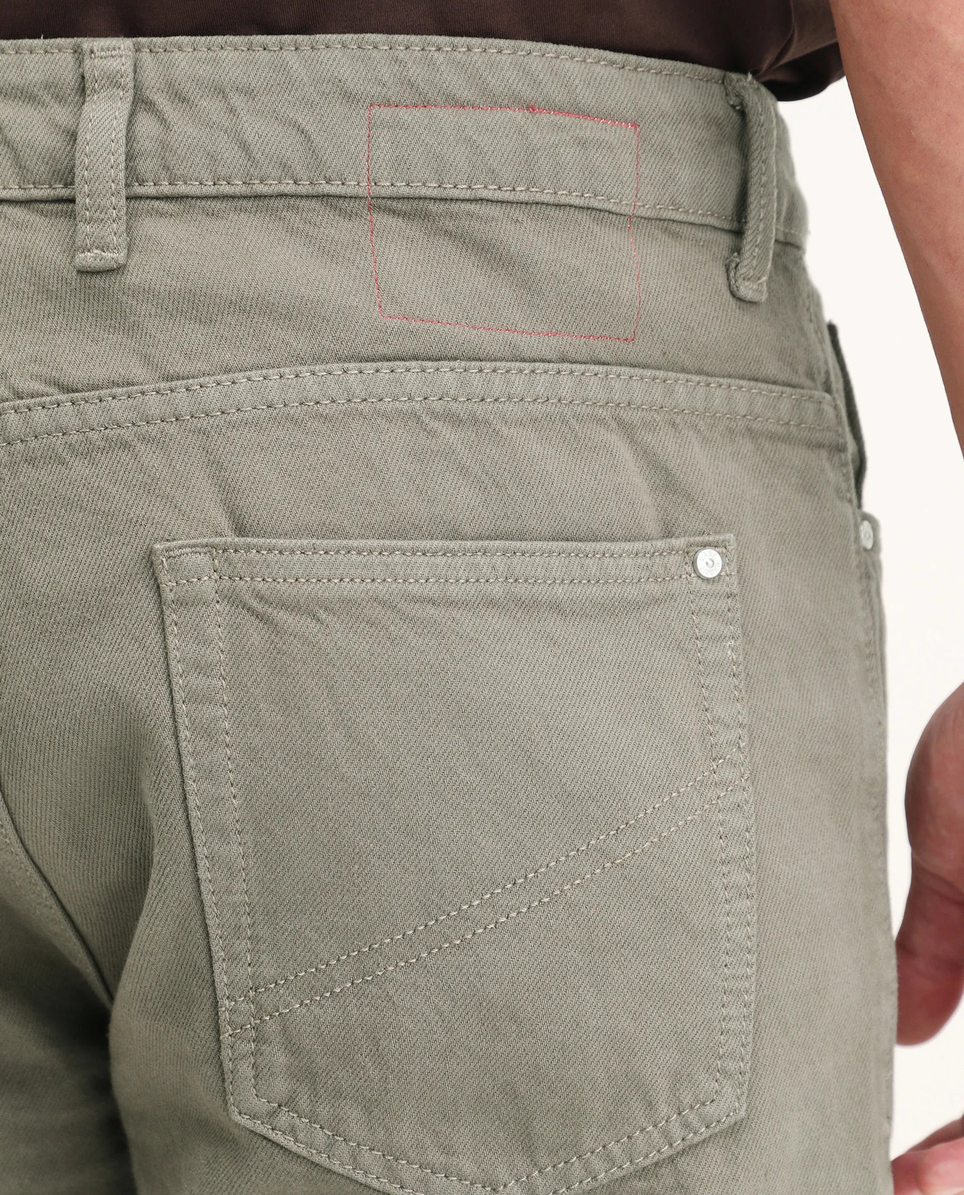 Rare Rabbit Men's Arvi G Green Cotton Fabric Shank And Zipper Kurt Carrot Plain Jeans