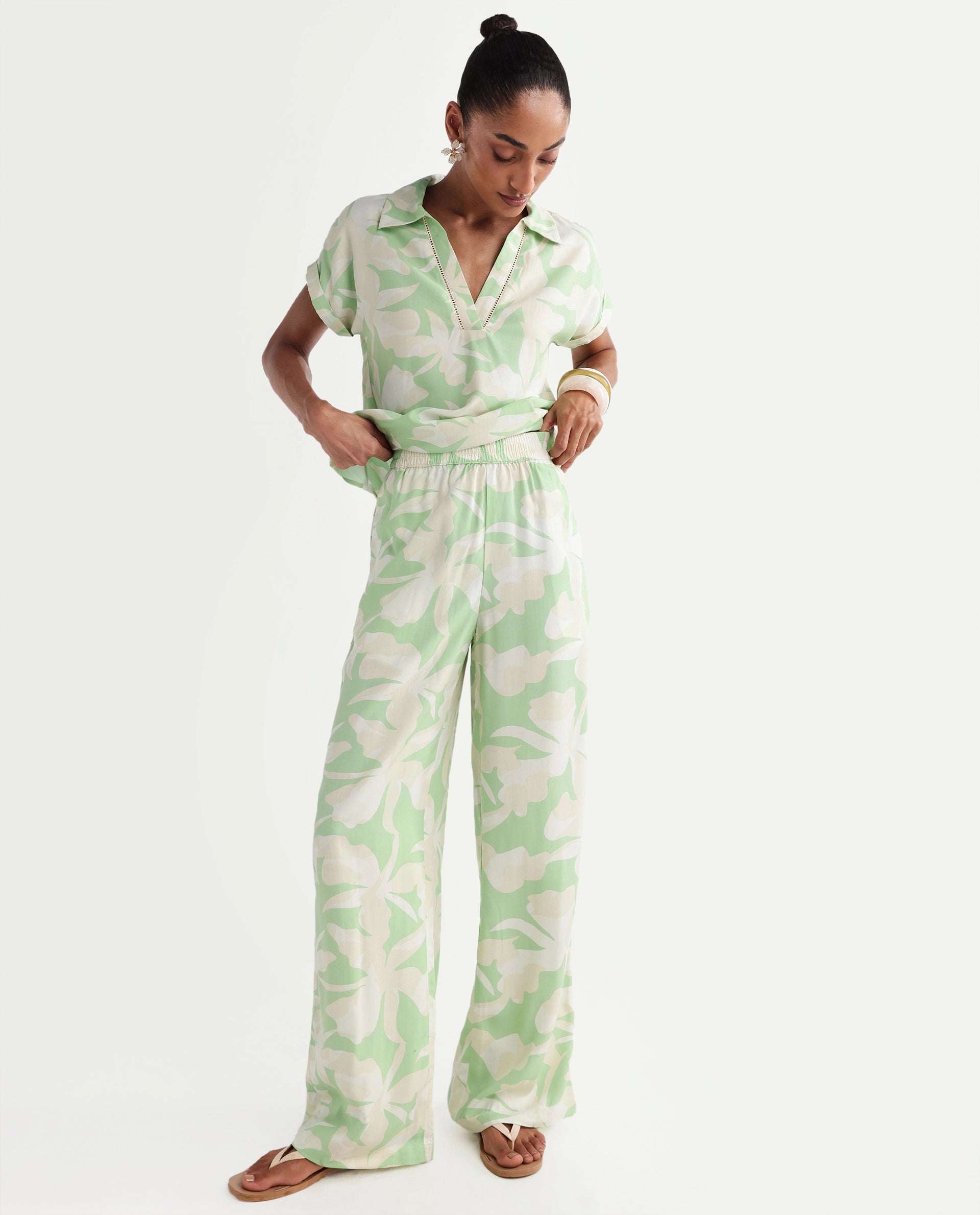 Rareism Women's Vasin-B Light Green Viscose Wide Abstract Print Trouser
