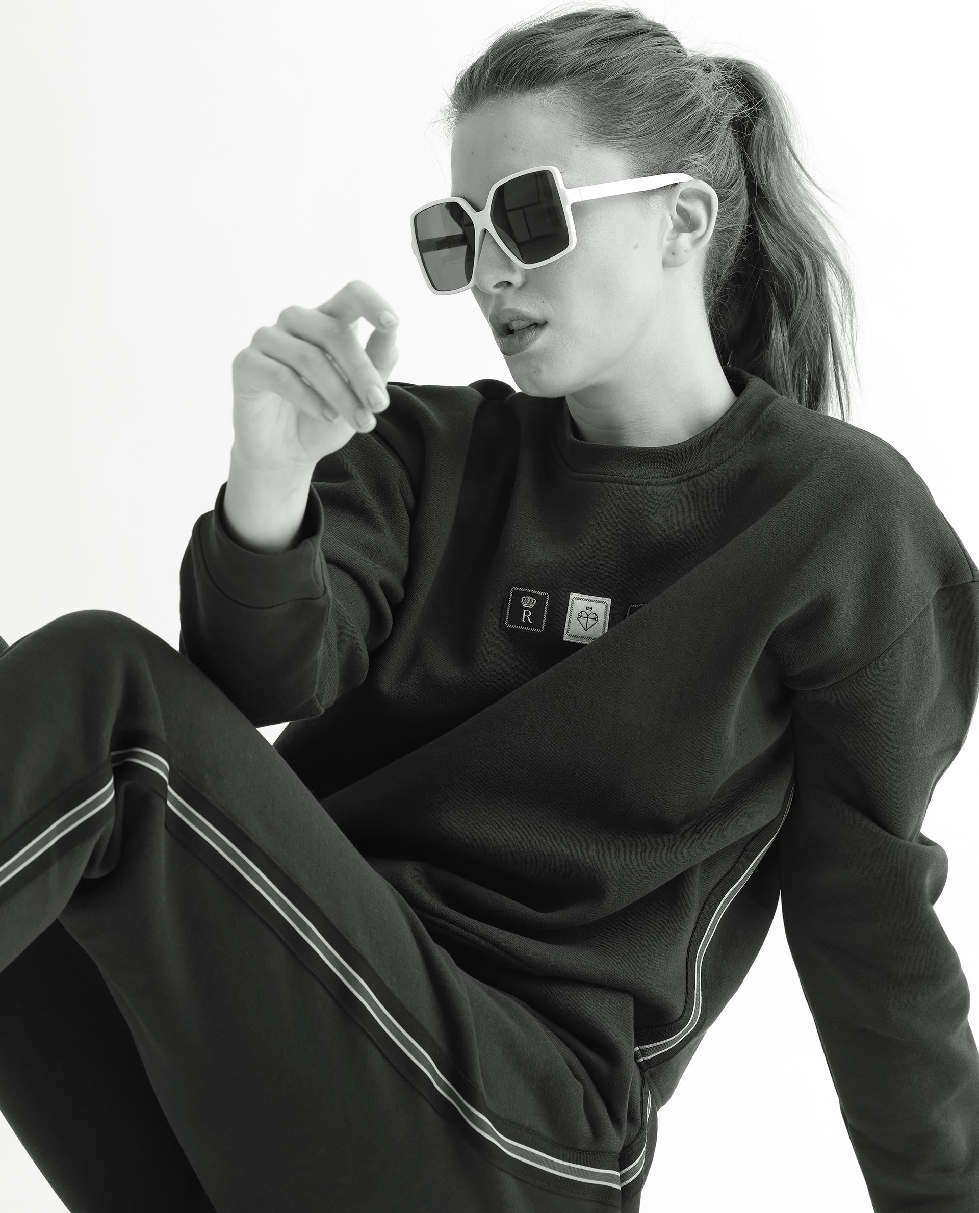 Rareism Articale Women Suzie Navy Poly Cotton Fabric Full Sleeves Cuffed Sleeve Round Neck Relaxed Fit Graphic Print Sweatshirt