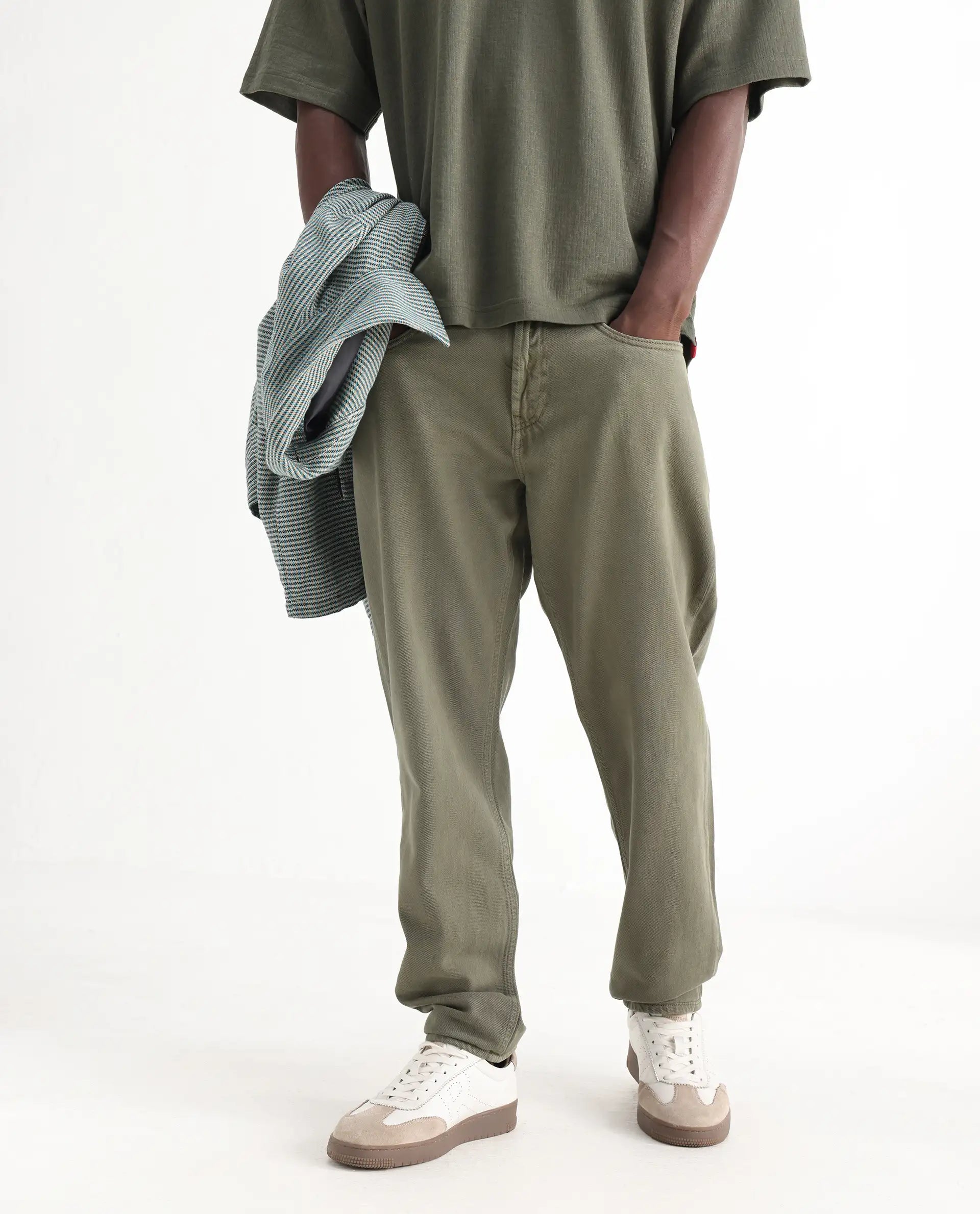 Rare Rabbit Men's Arvi Green Cotton Plain Dond Carrot Fit Jeans