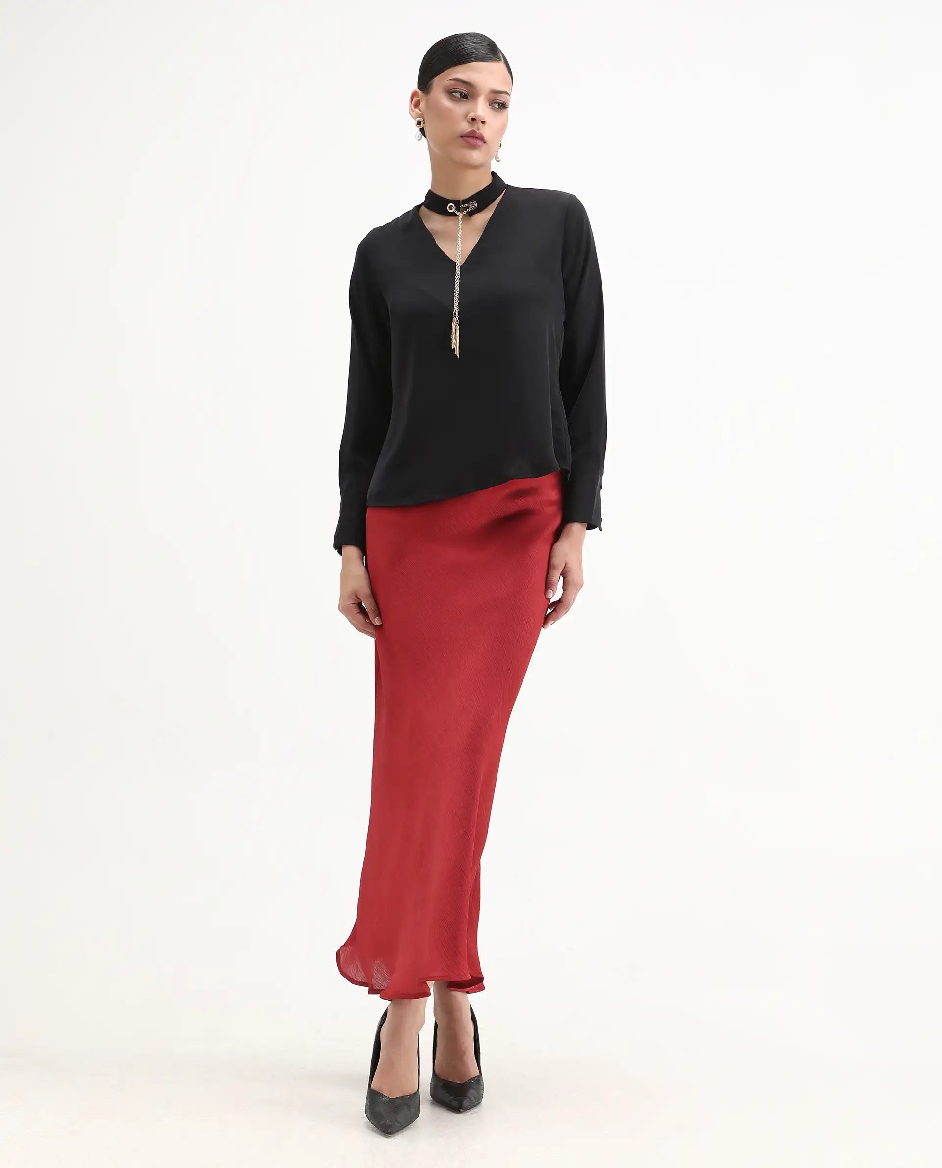 Rareism Women's Ascom Black Milestone V-Neck Plain Cuffed Sleeve Regular Fit Top