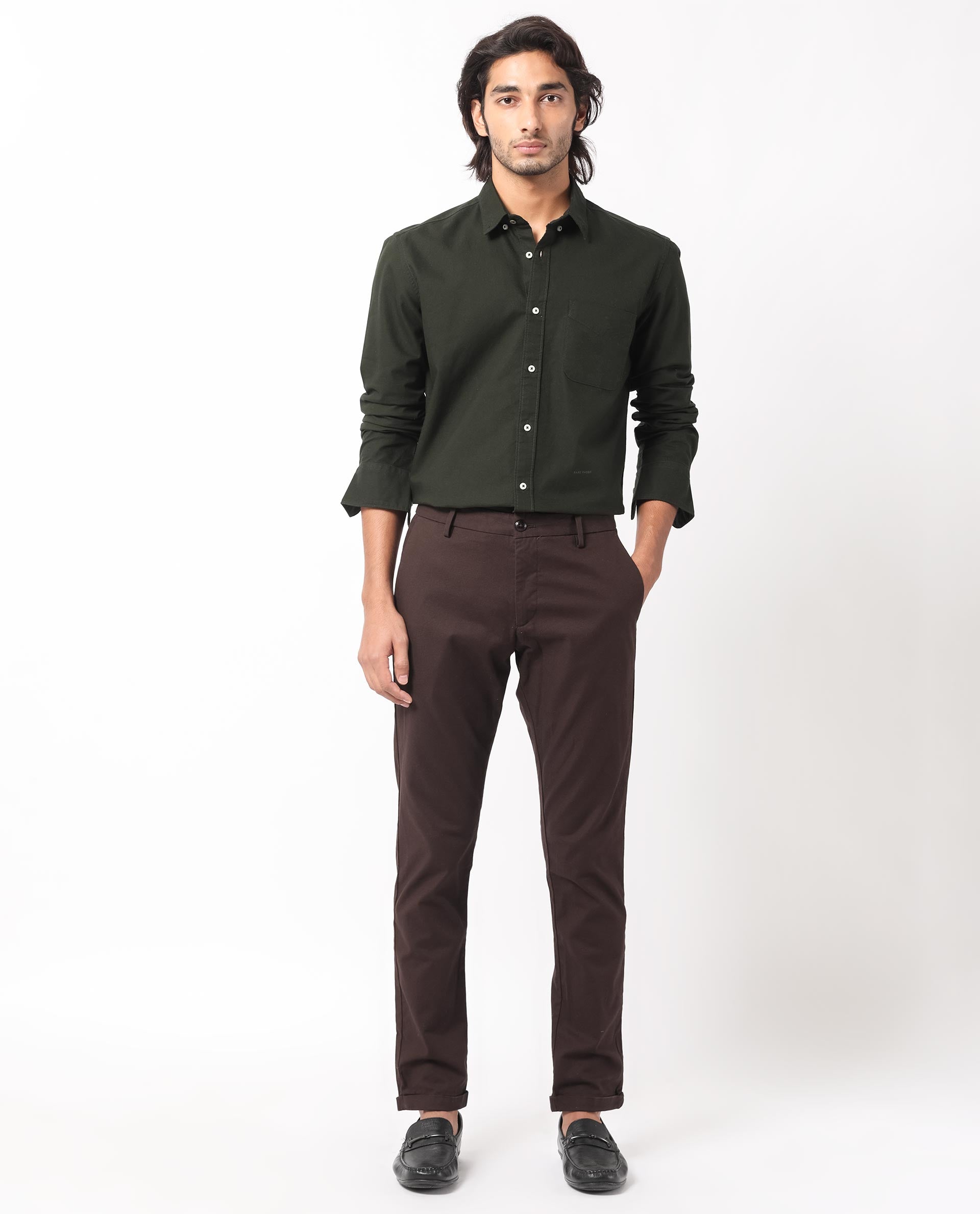 What color pants look good with green shirts? - Quora